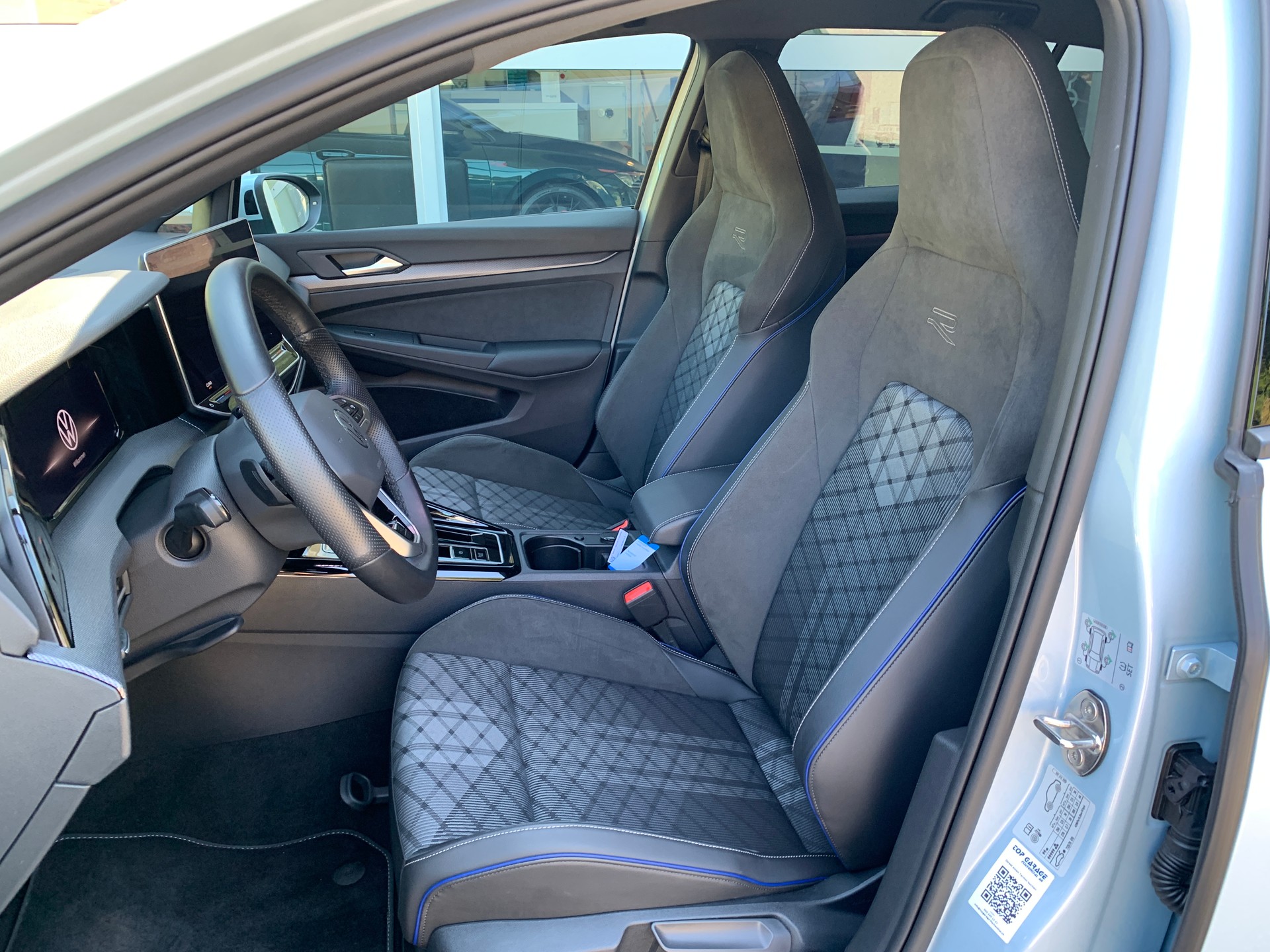 VW Golf 1.5 e TSI mHEV R-Line DSG-image-8