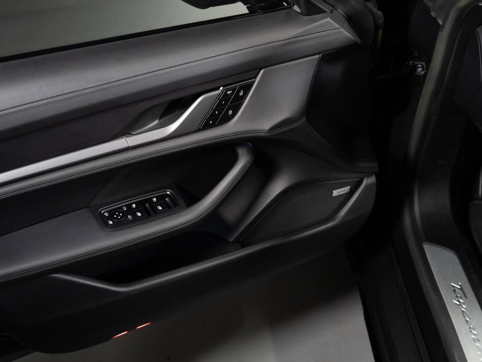 PORSCHE Taycan 4S Cross Turismo (MY23)-image-10