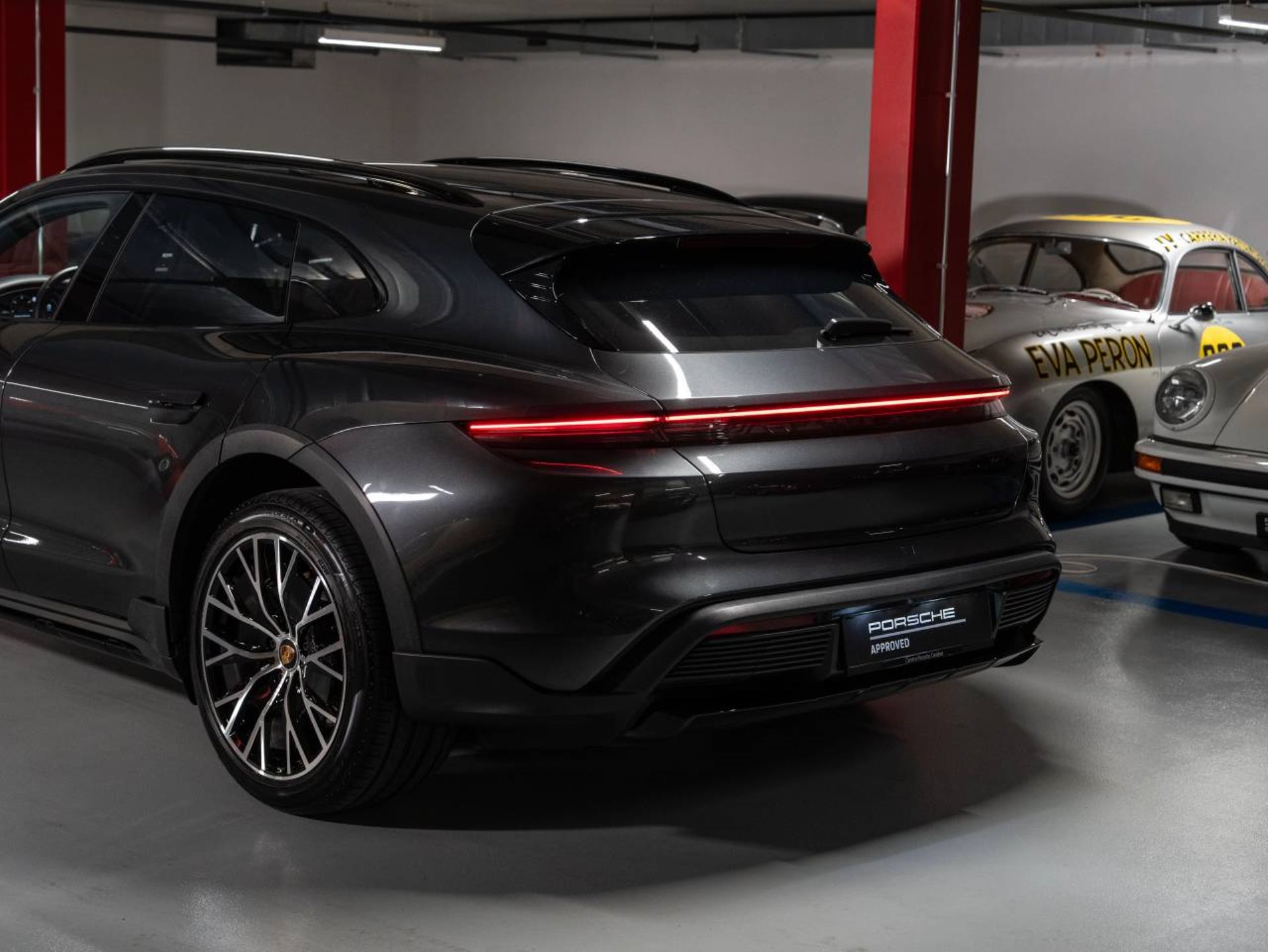 PORSCHE Taycan 4S Cross Turismo (MY23)-image-19