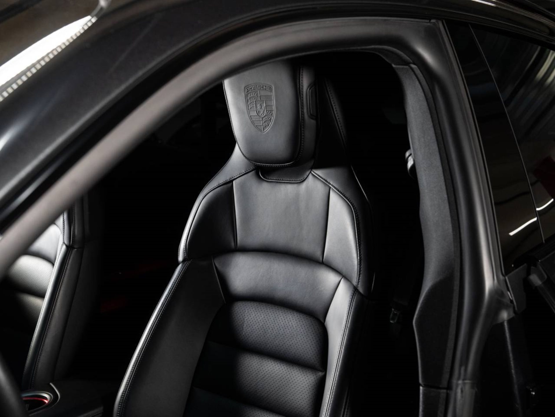 PORSCHE Taycan 4S Cross Turismo (MY23)-image-18