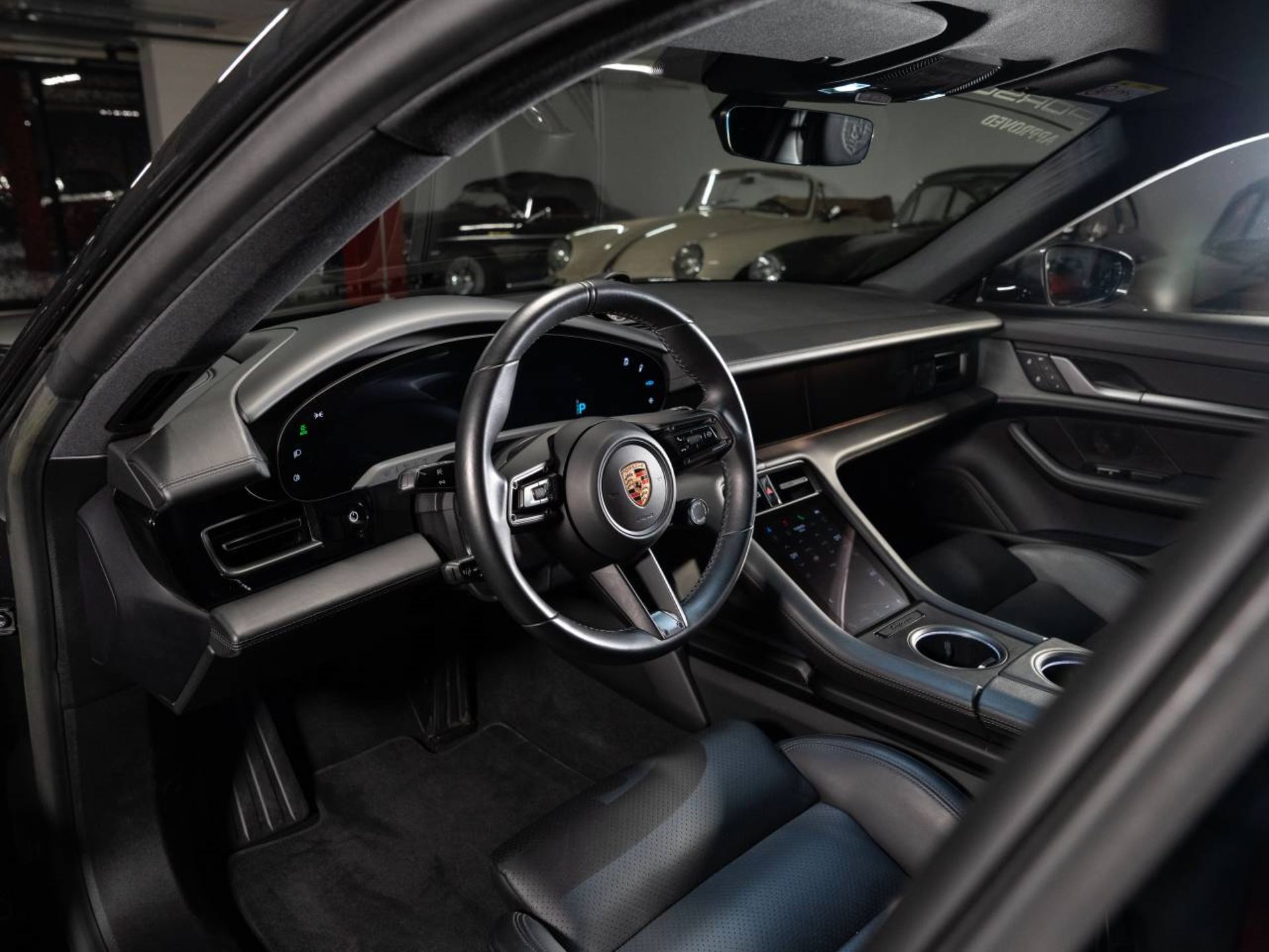 PORSCHE Taycan 4S Cross Turismo (MY23)-image-8