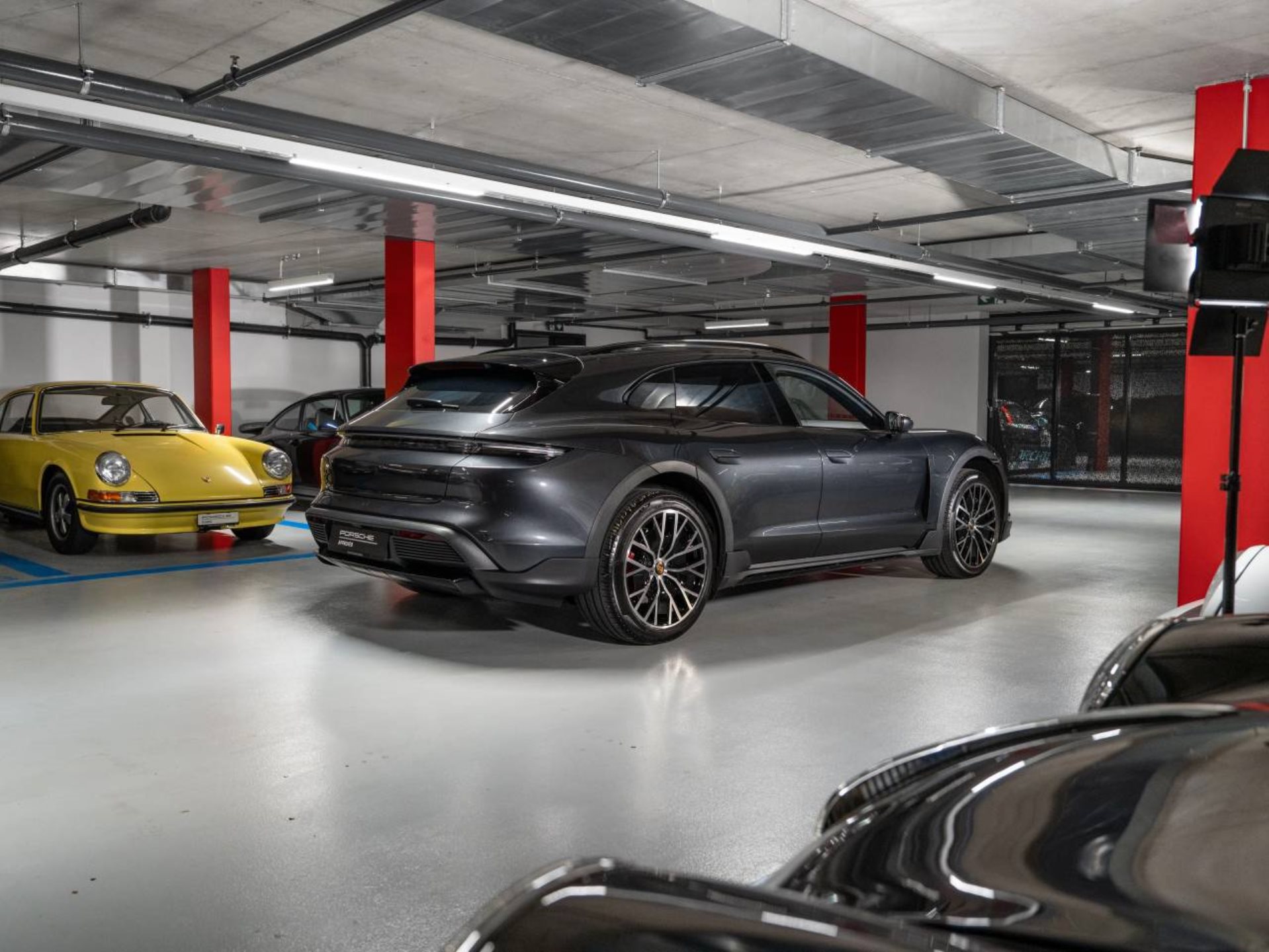 PORSCHE Taycan 4S Cross Turismo (MY23)-image-4