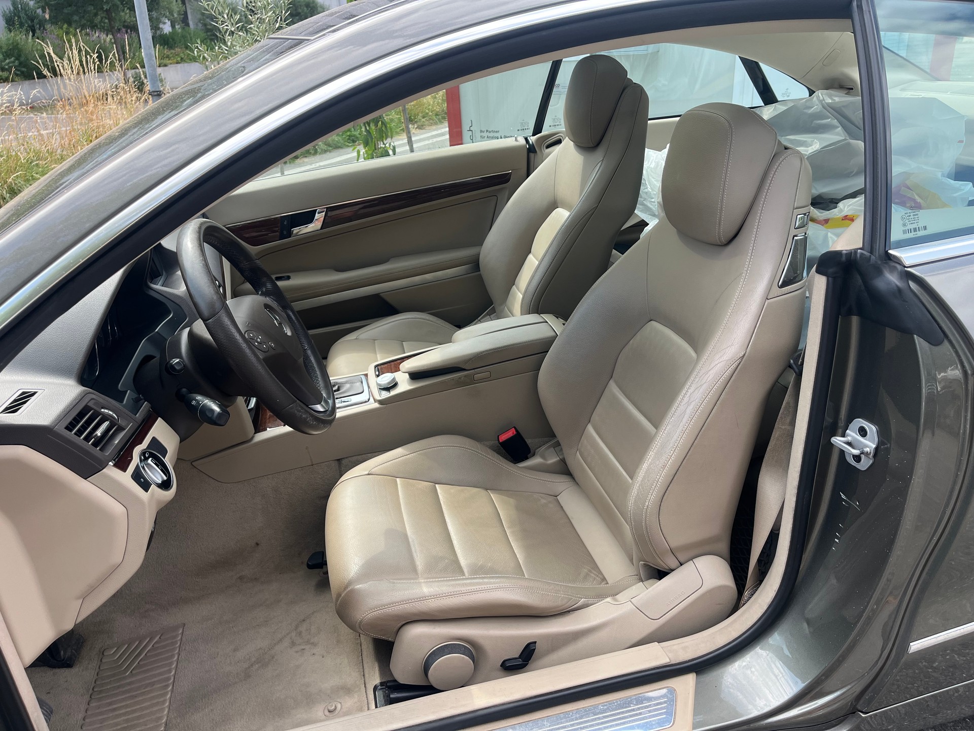 MERCEDES-BENZ E 250 CDI BlueEfficiency Automatic-image-8