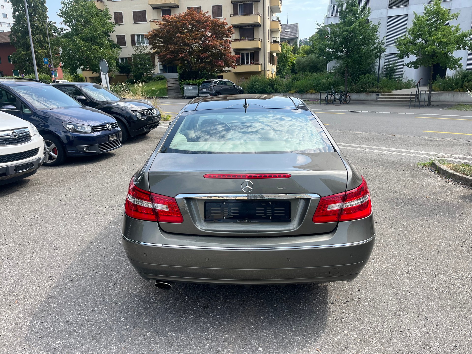 MERCEDES-BENZ E 250 CDI BlueEfficiency Automatic-image-3