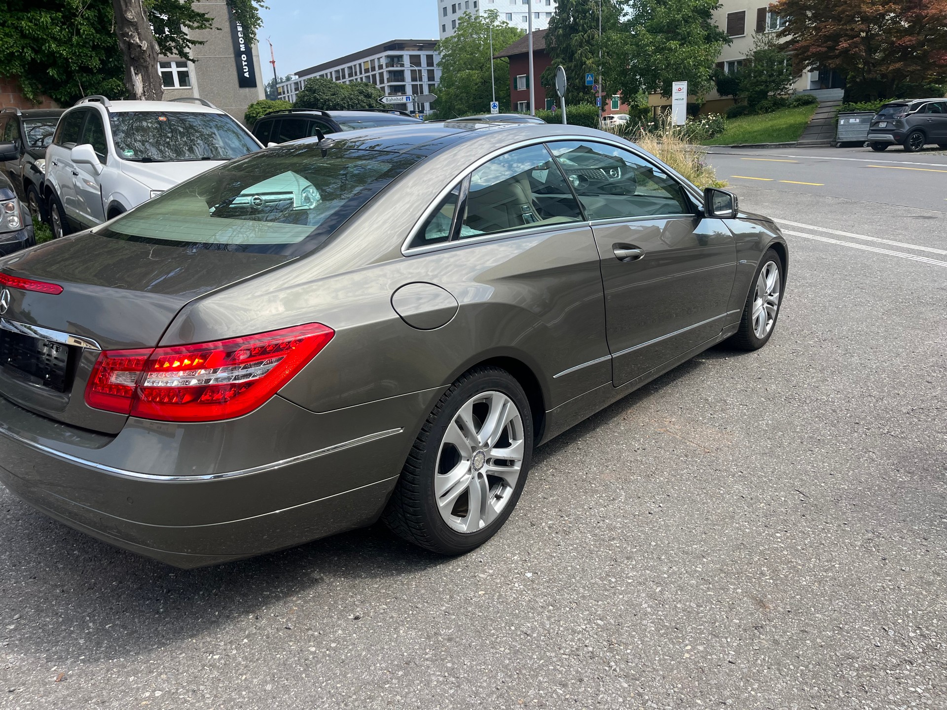 MERCEDES-BENZ E 250 CDI BlueEfficiency Automatic-image-4