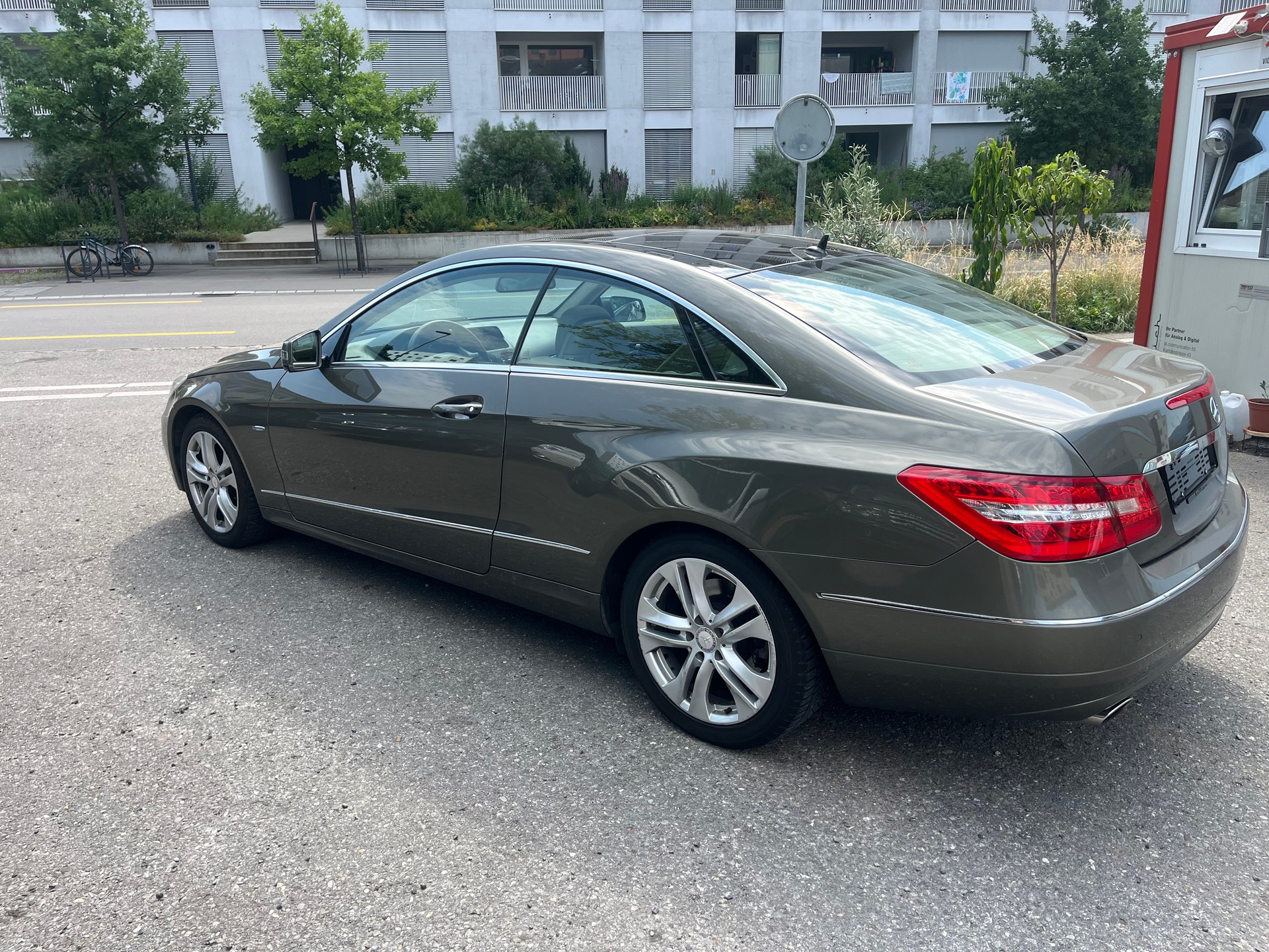 MERCEDES-BENZ E 250 CDI BlueEfficiency Automatic-image-2
