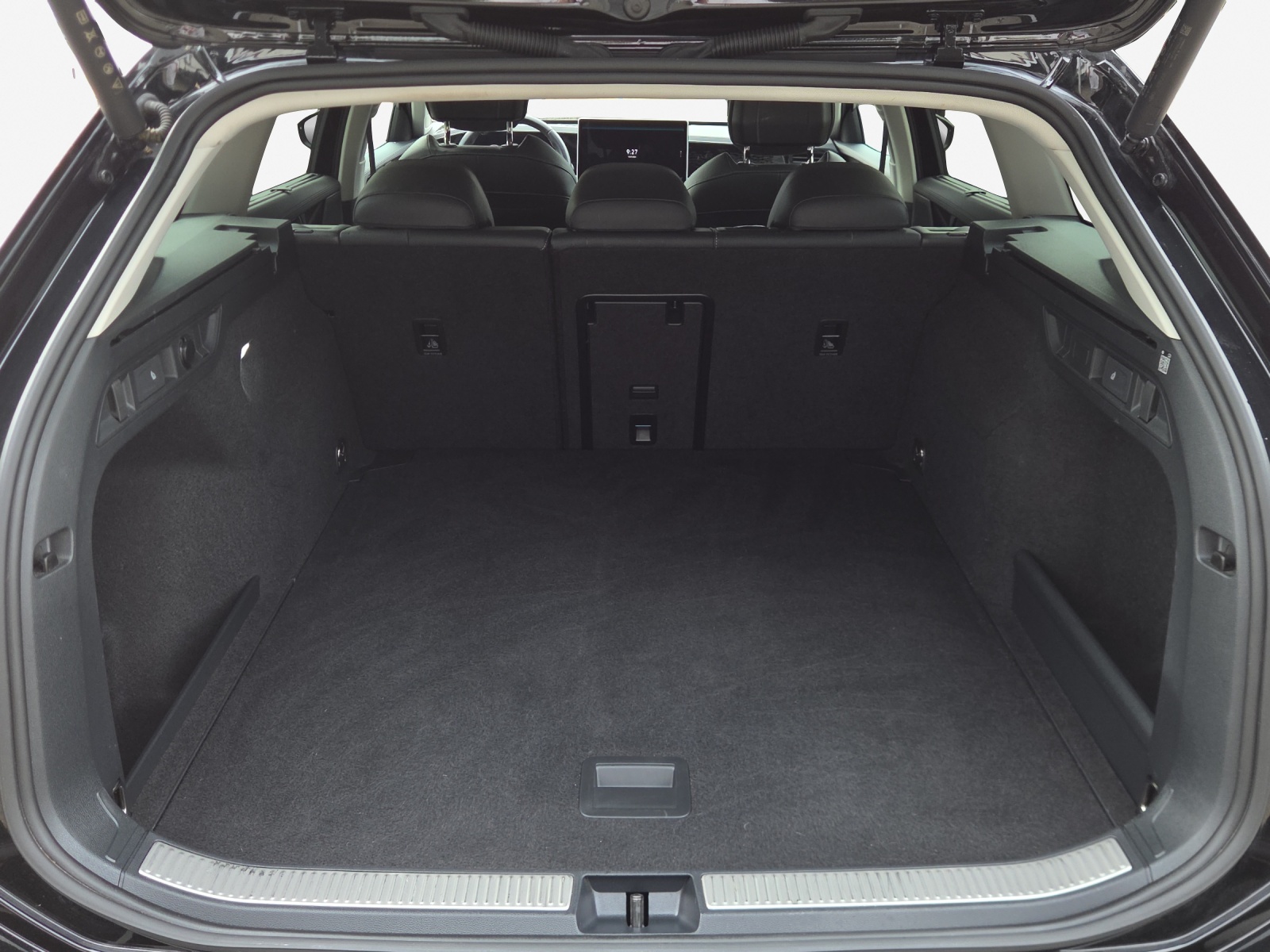 VW Passat Variant 2.0 TDI evo Business 4 Motion DSG-image-12