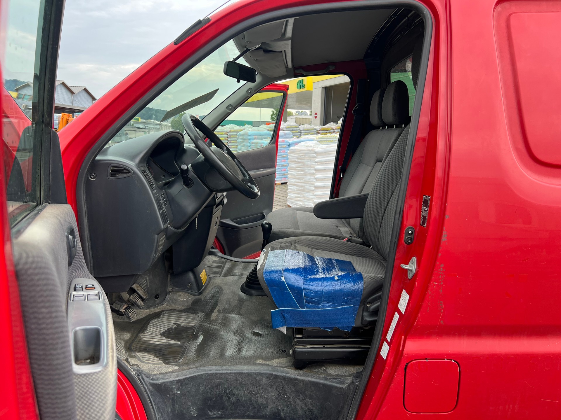 TOYOTA Hiace D-4D Van SWB-image-7