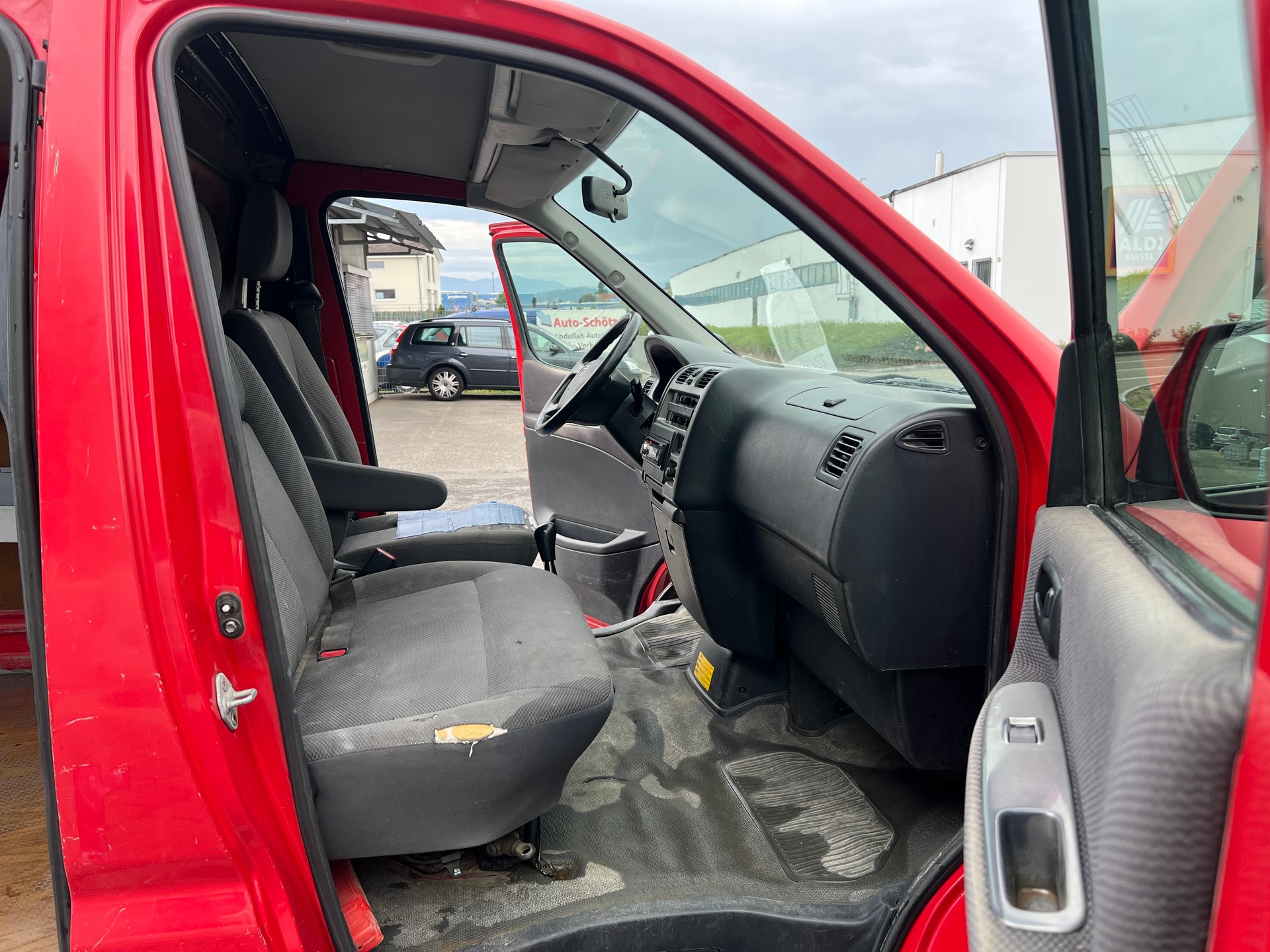 TOYOTA Hiace D-4D Van SWB-image-8