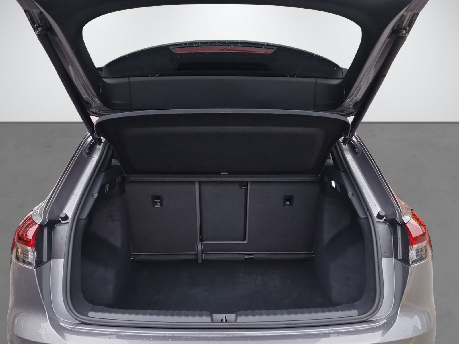 AUDI Q4 e-tron 50 quattro Edition One-image-6