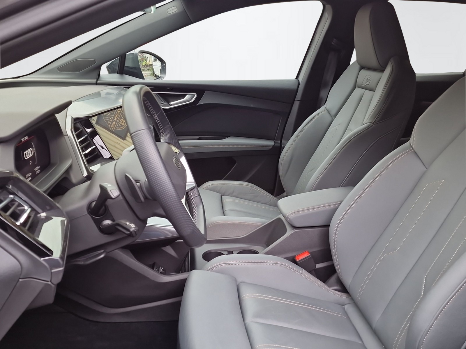 AUDI Q4 e-tron 50 quattro Edition One-image-8