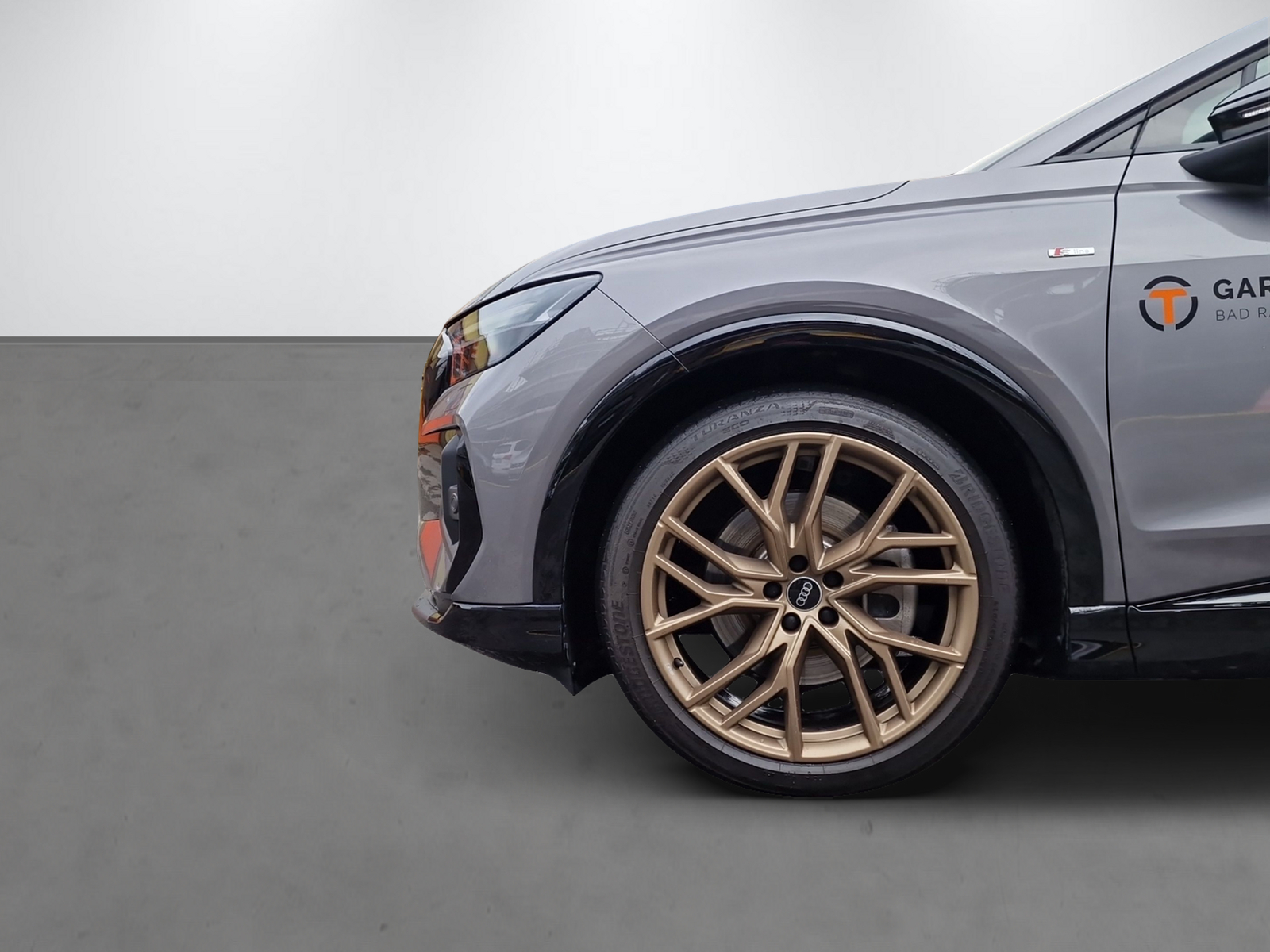 AUDI Q4 e-tron 50 quattro Edition One-image-2