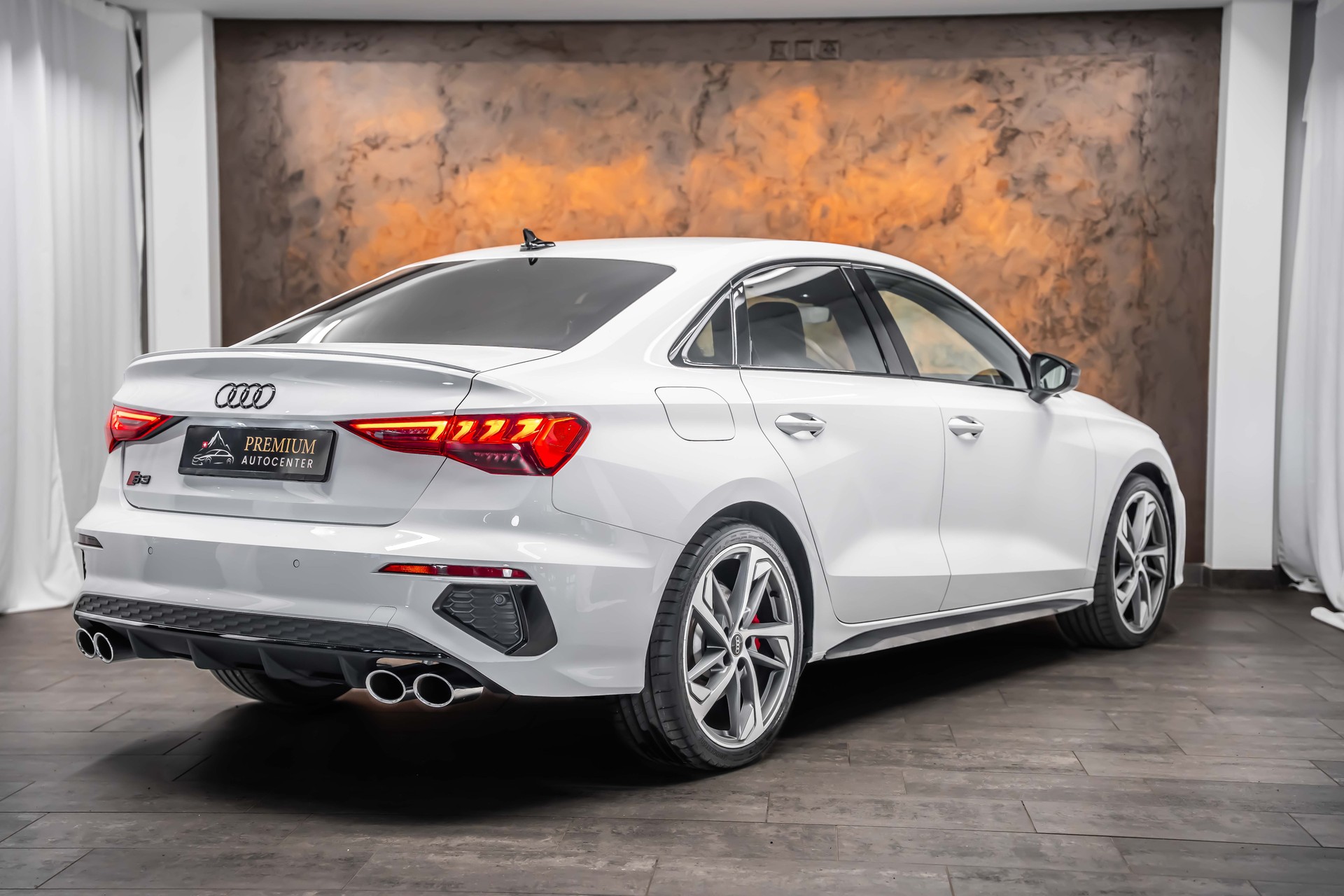 AUDI S3 Limousine 2.0 TFSI quattro S-tronic *Matrix*Carbon*Fahrassistenz*19"ALU*-image-4