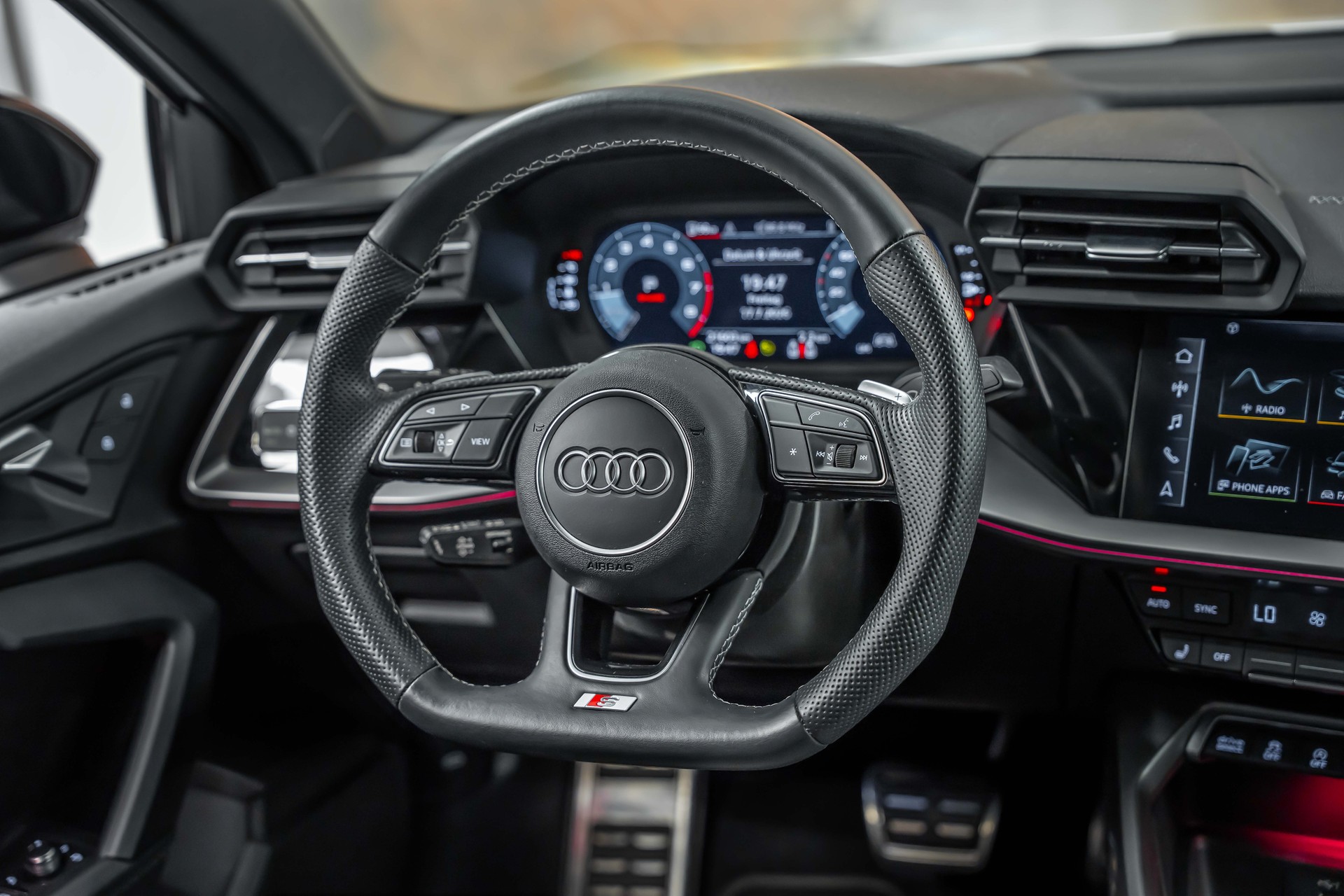 AUDI S3 Limousine 2.0 TFSI quattro S-tronic *Matrix*Carbon*Fahrassistenz*19"ALU*-image-12