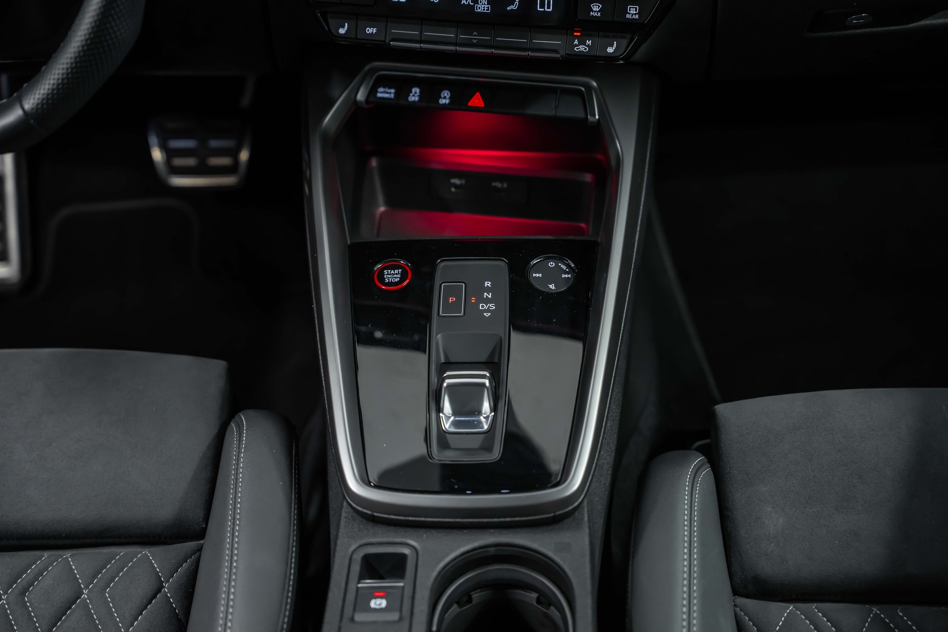 AUDI S3 Limousine 2.0 TFSI quattro S-tronic *Matrix*Carbon*Fahrassistenz*19"ALU*-image-17