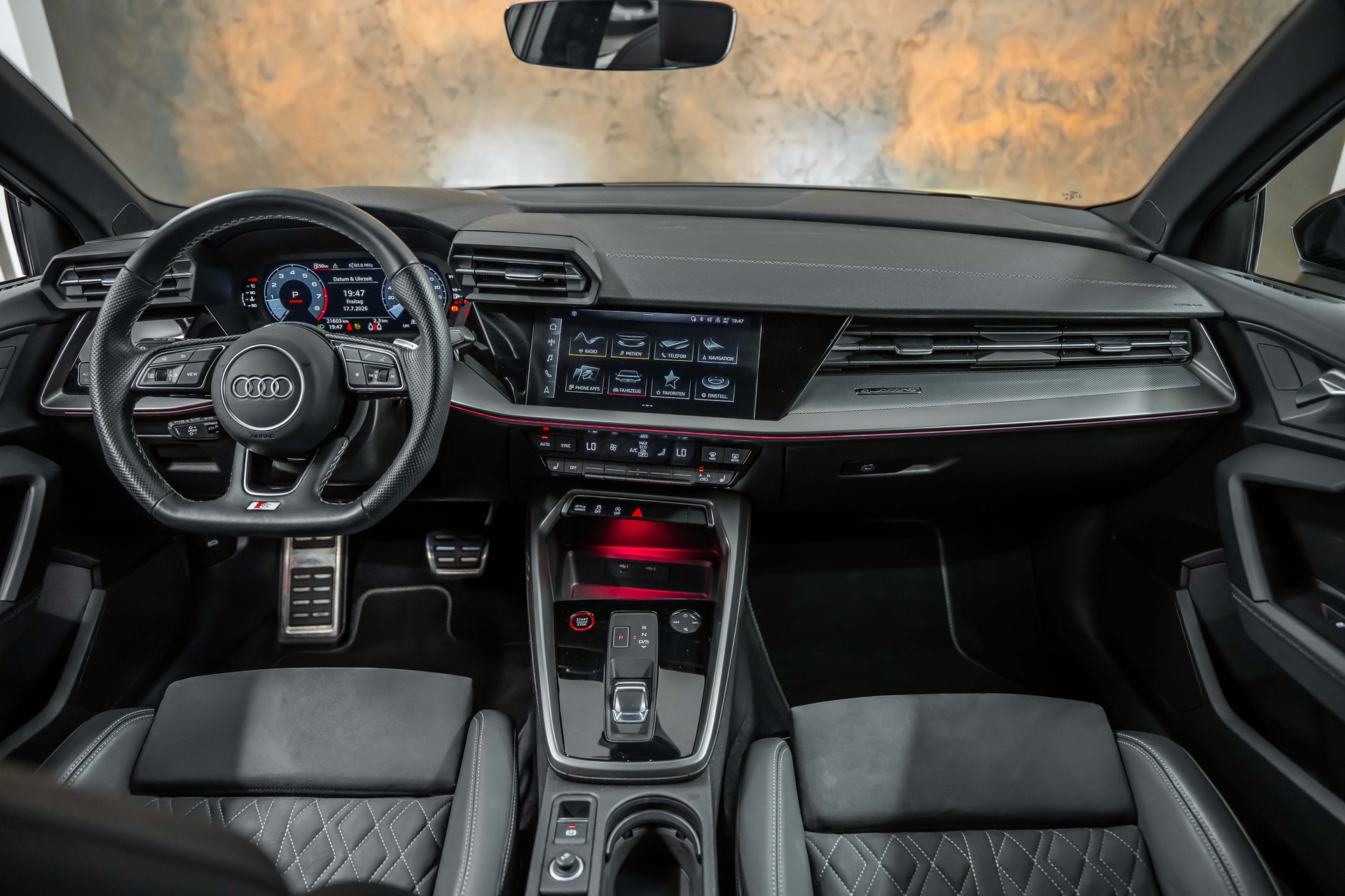 AUDI S3 Limousine 2.0 TFSI quattro S-tronic *Matrix*Carbon*Fahrassistenz*19"ALU*-image-11