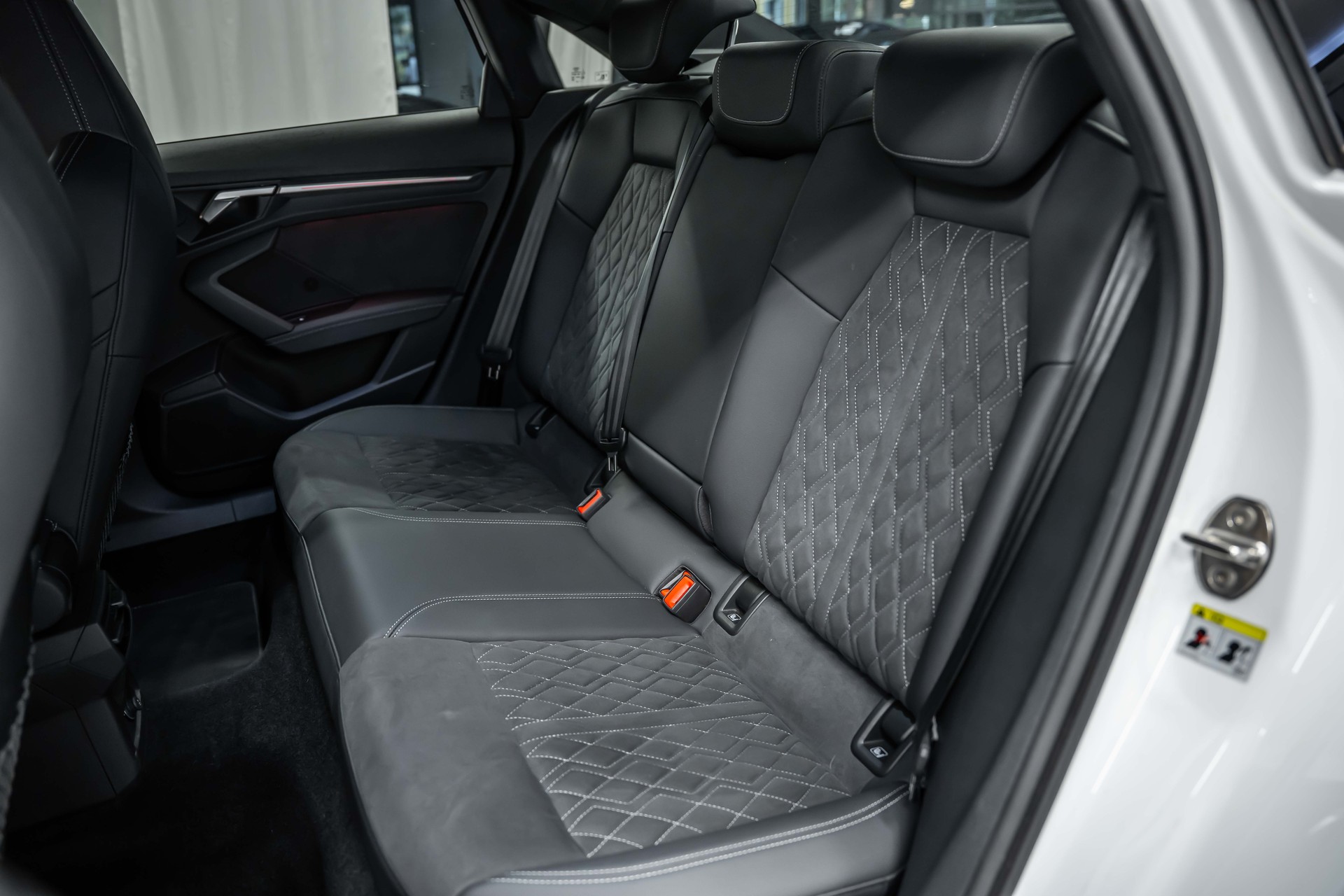 AUDI S3 Limousine 2.0 TFSI quattro S-tronic *Matrix*Carbon*Fahrassistenz*19"ALU*-image-16