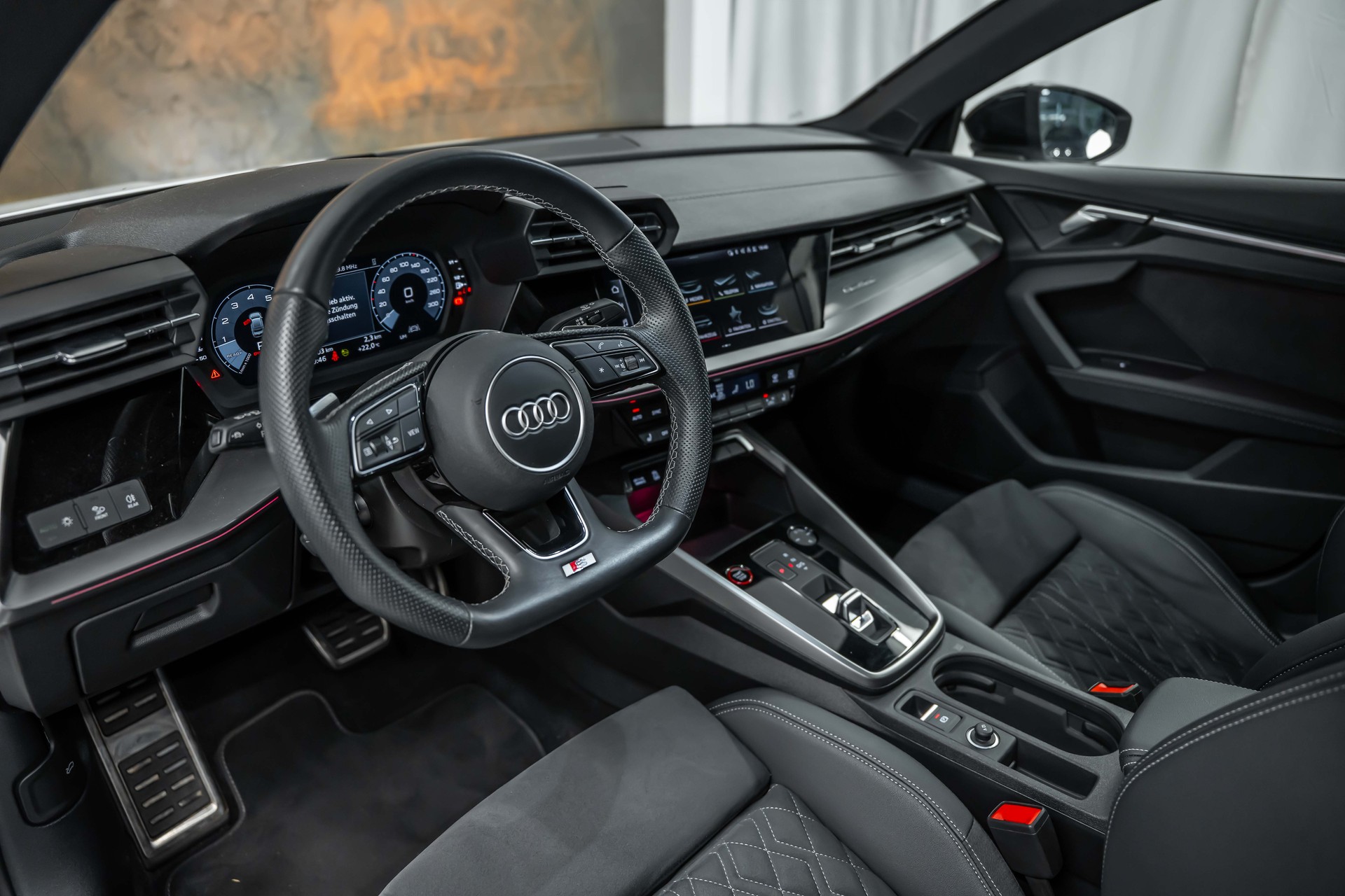AUDI S3 Limousine 2.0 TFSI quattro S-tronic *Matrix*Carbon*Fahrassistenz*19"ALU*-image-8