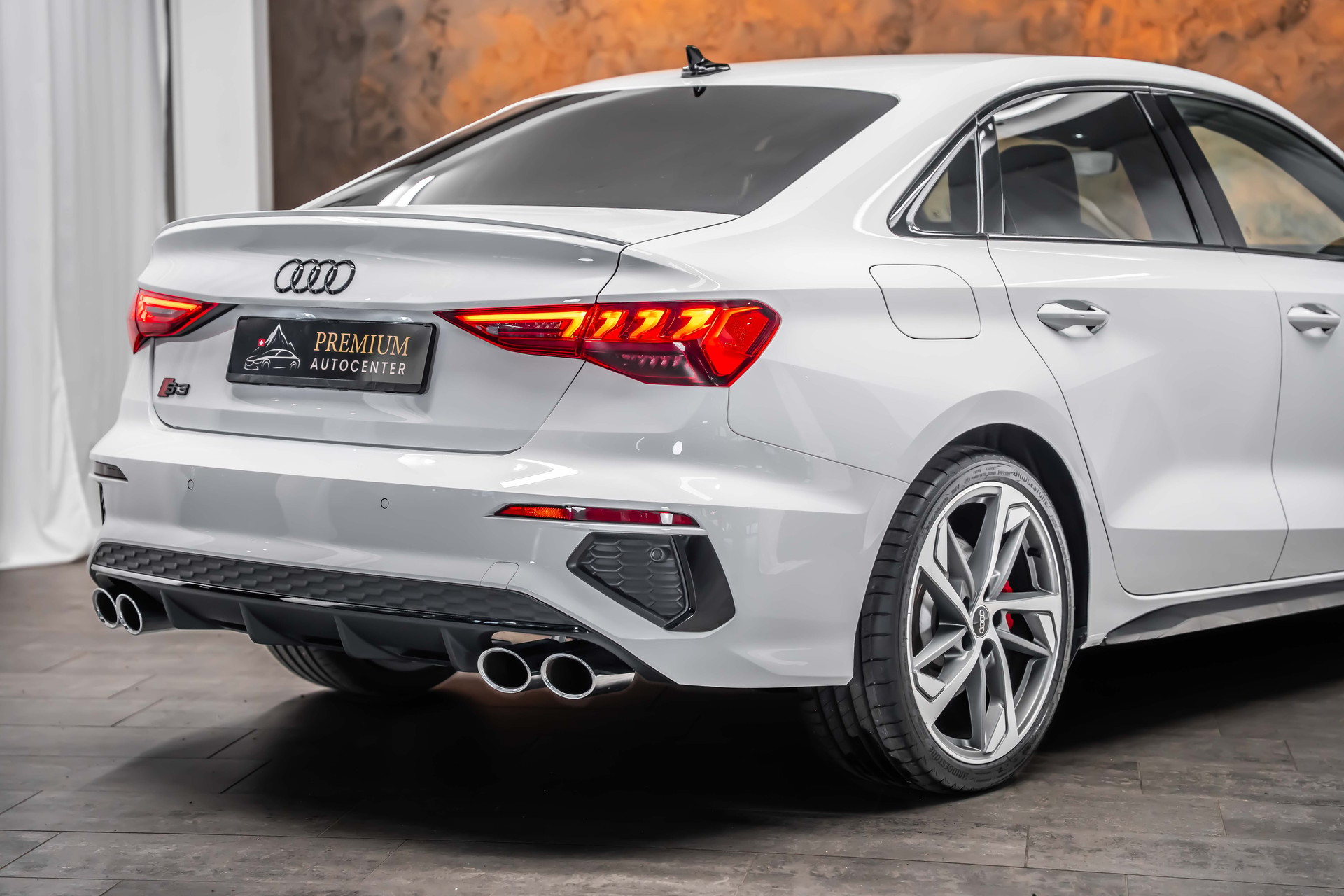 AUDI S3 Limousine 2.0 TFSI quattro S-tronic *Matrix*Carbon*Fahrassistenz*19"ALU*-image-5