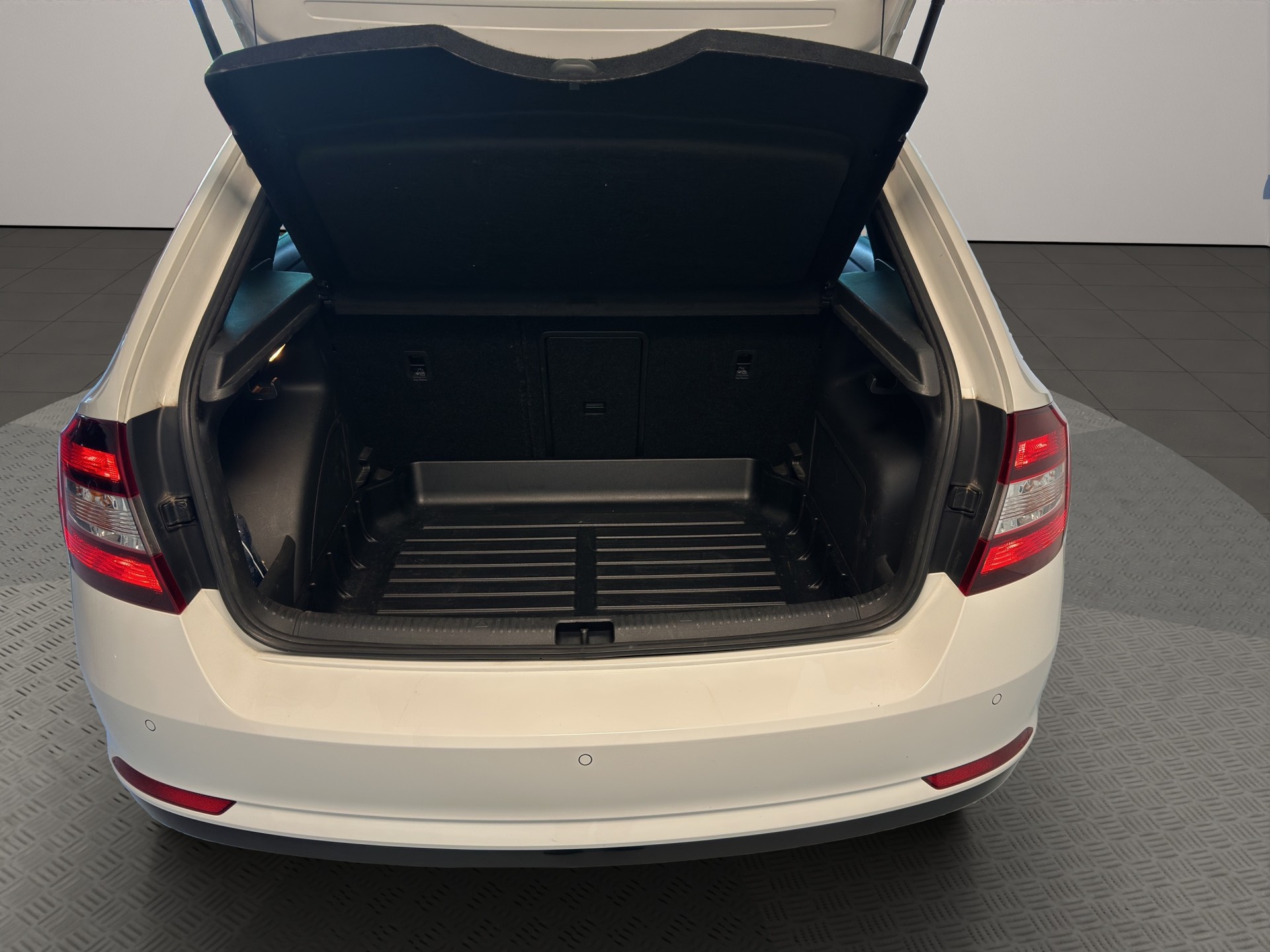 SKODA Rapid Spaceback 1.2 TSI Monte Carlo DSG-image-6