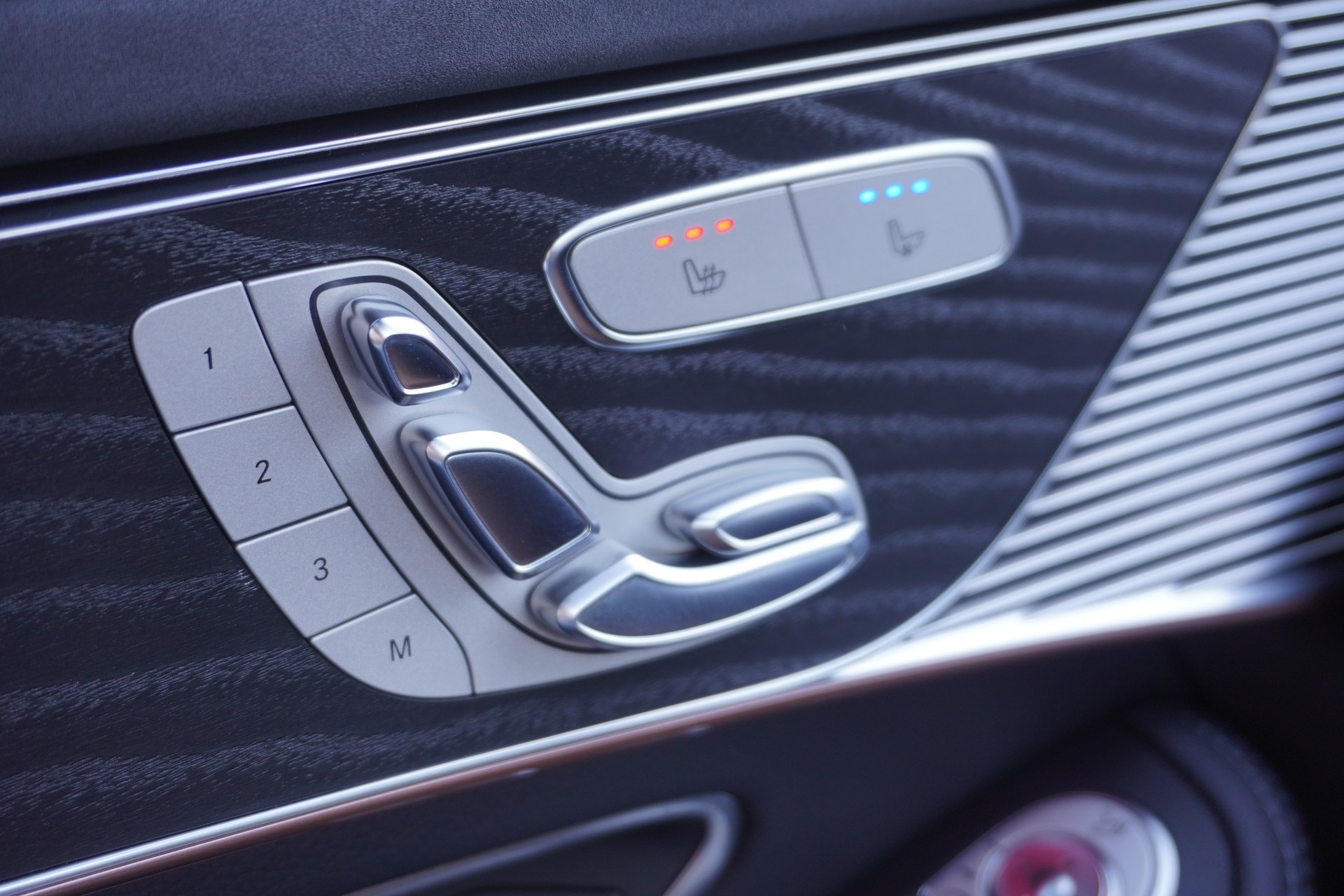 MERCEDES-BENZ EQC 400 AMG Line 4Matic-image-46