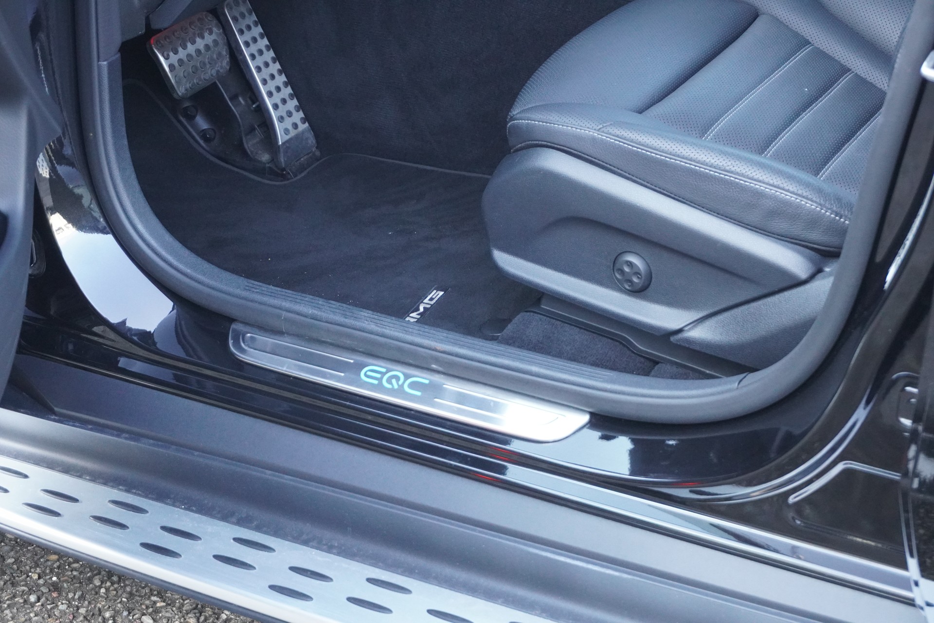 MERCEDES-BENZ EQC 400 AMG Line 4Matic-image-50