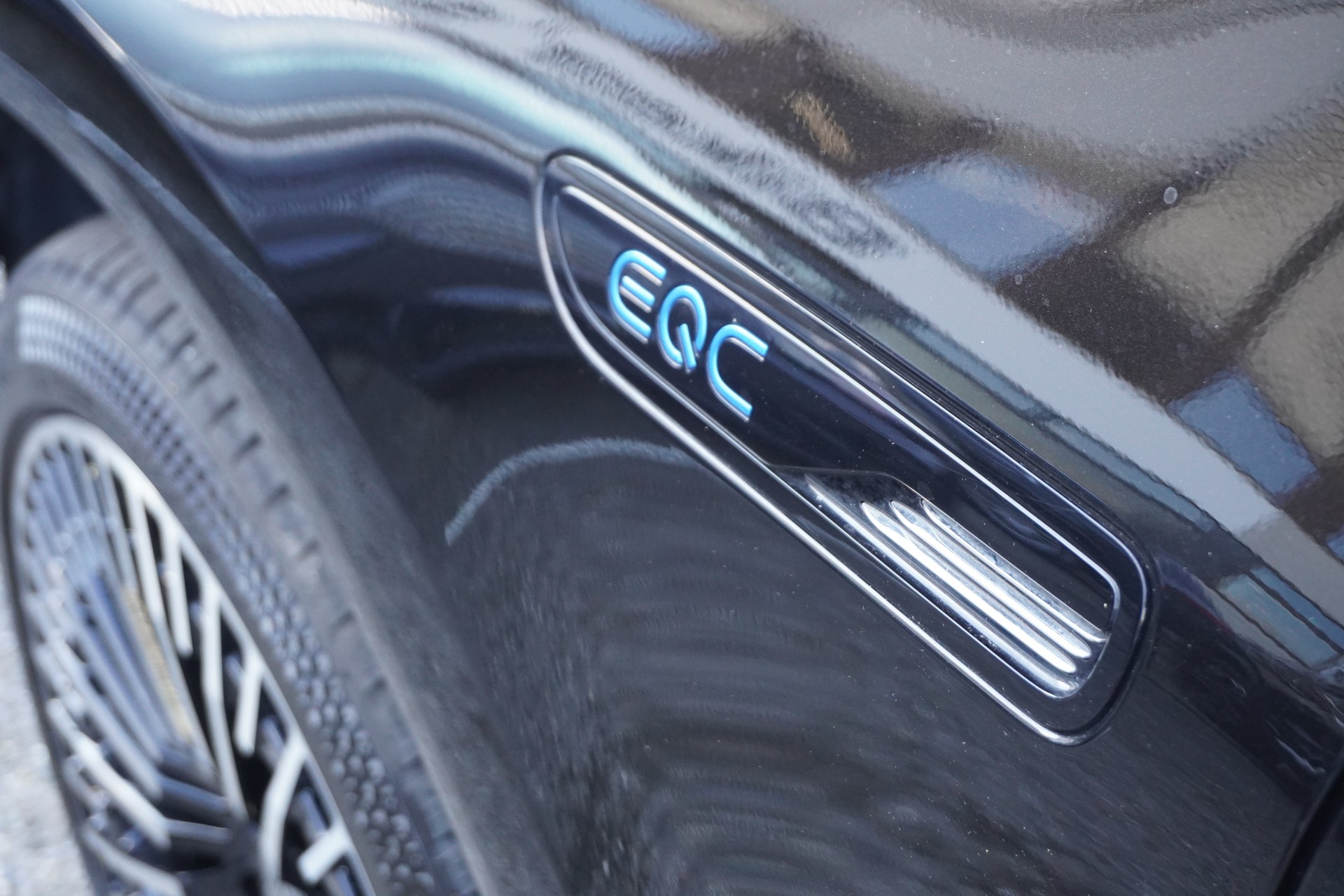 MERCEDES-BENZ EQC 400 AMG Line 4Matic-image-52
