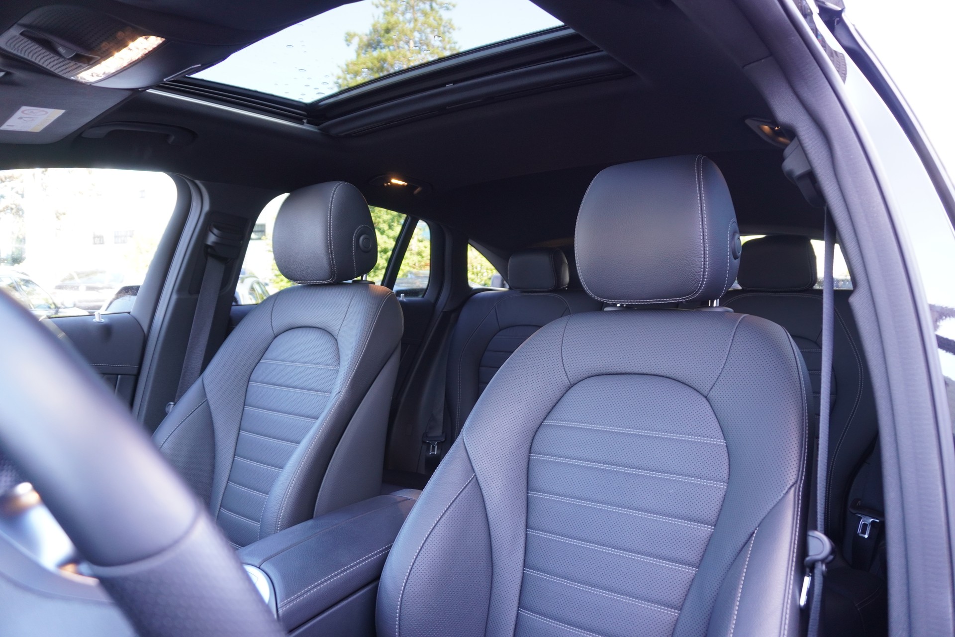 MERCEDES-BENZ EQC 400 AMG Line 4Matic-image-13
