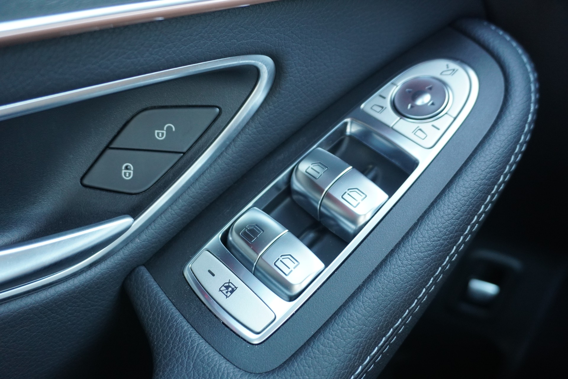MERCEDES-BENZ EQC 400 AMG Line 4Matic-image-47