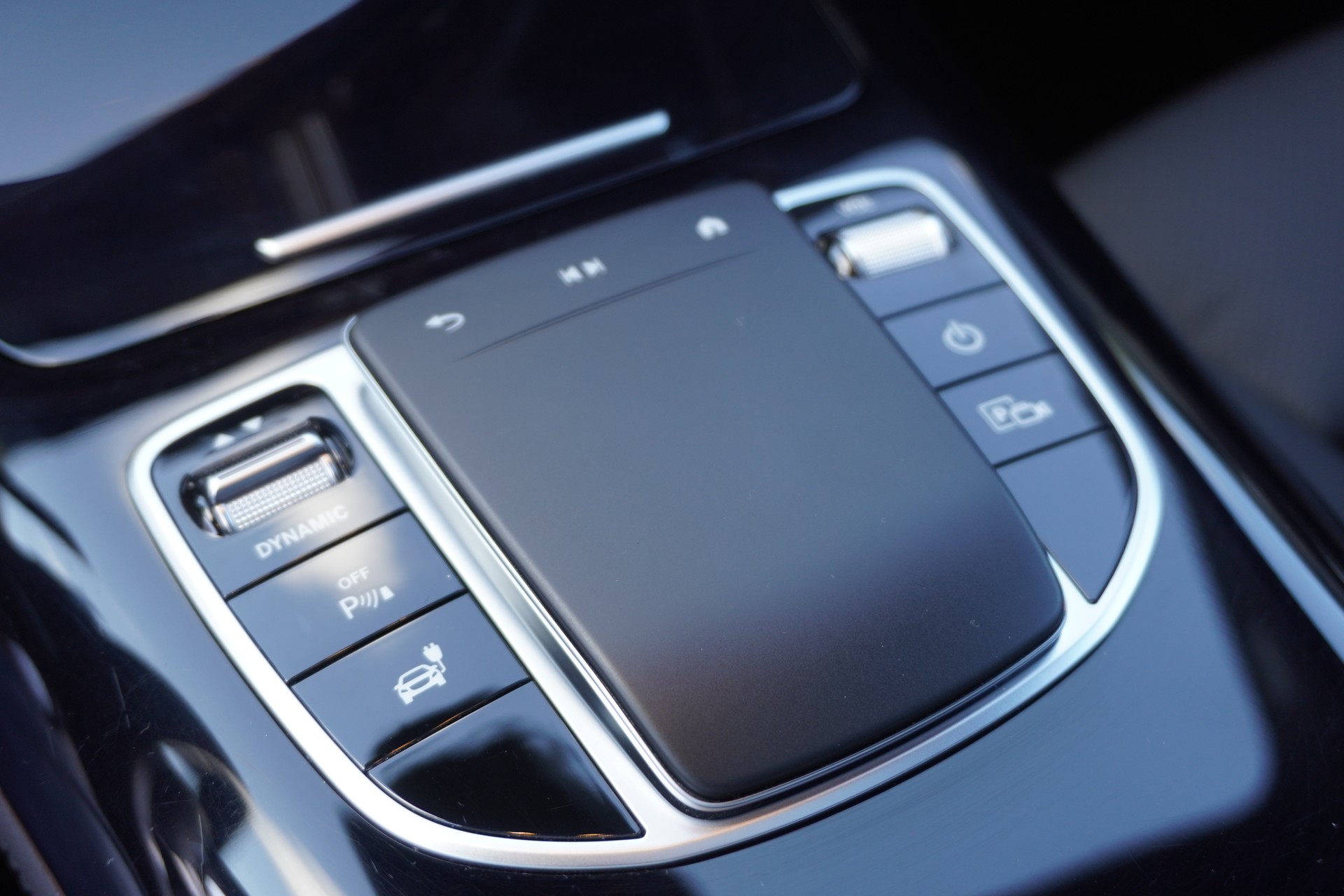 MERCEDES-BENZ EQC 400 AMG Line 4Matic-image-20
