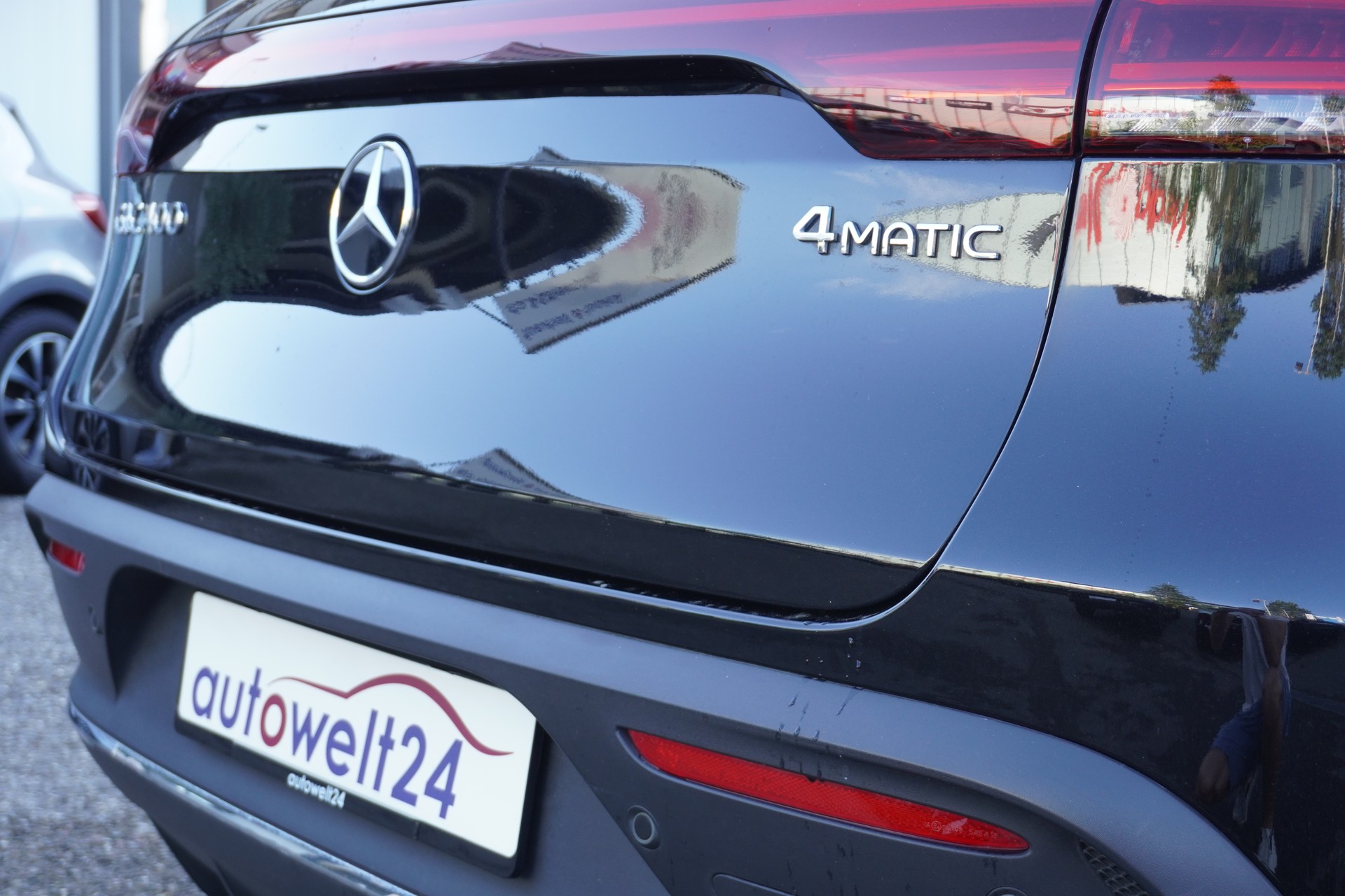 MERCEDES-BENZ EQC 400 AMG Line 4Matic-image-55