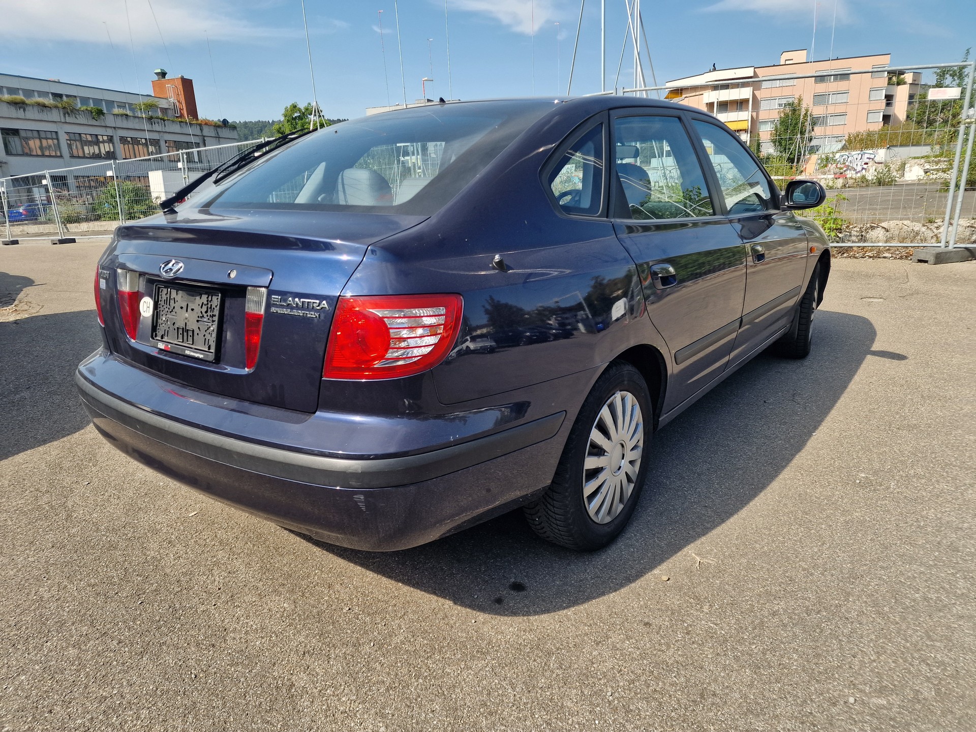HYUNDAI Elantra 2.0 16V Swiss Edition-image-4
