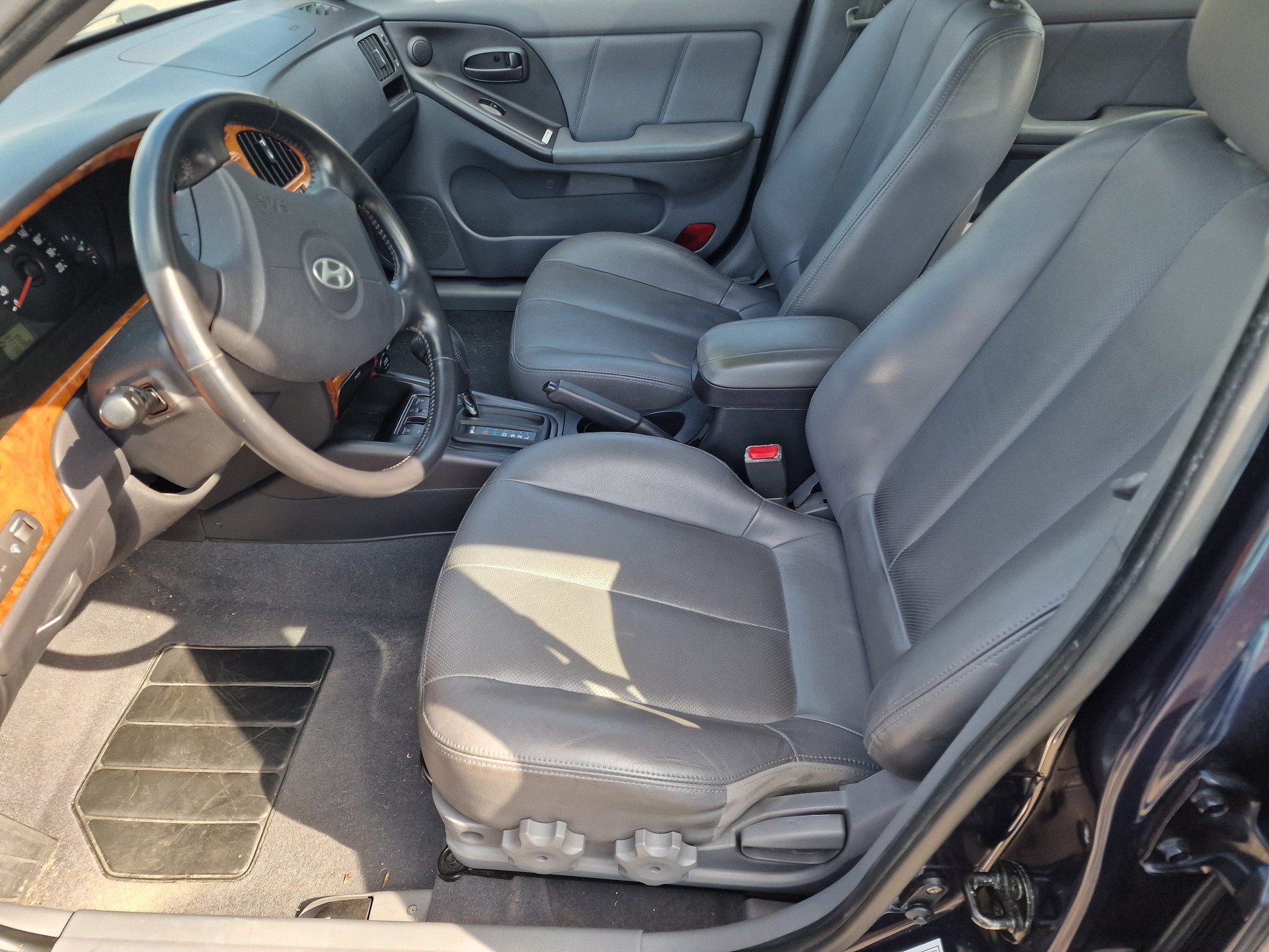 HYUNDAI Elantra 2.0 16V Swiss Edition-image-7