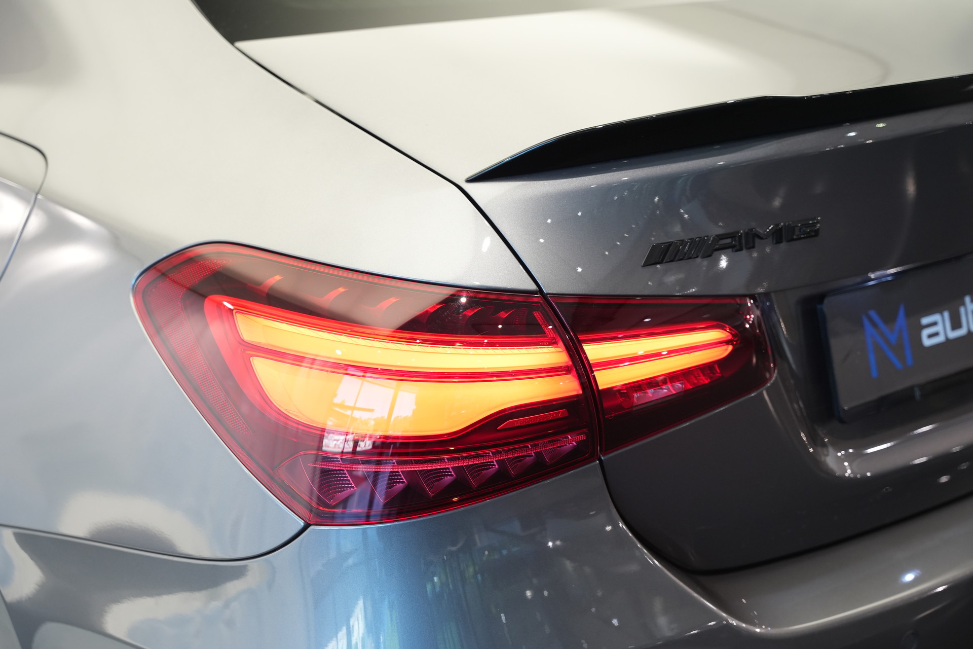 MERCEDES-BENZ A AMG 35 4Matic+ 8G-DCT *CH-Fahrzeug* *Panorama* *HuD* *Burmester*-image-40