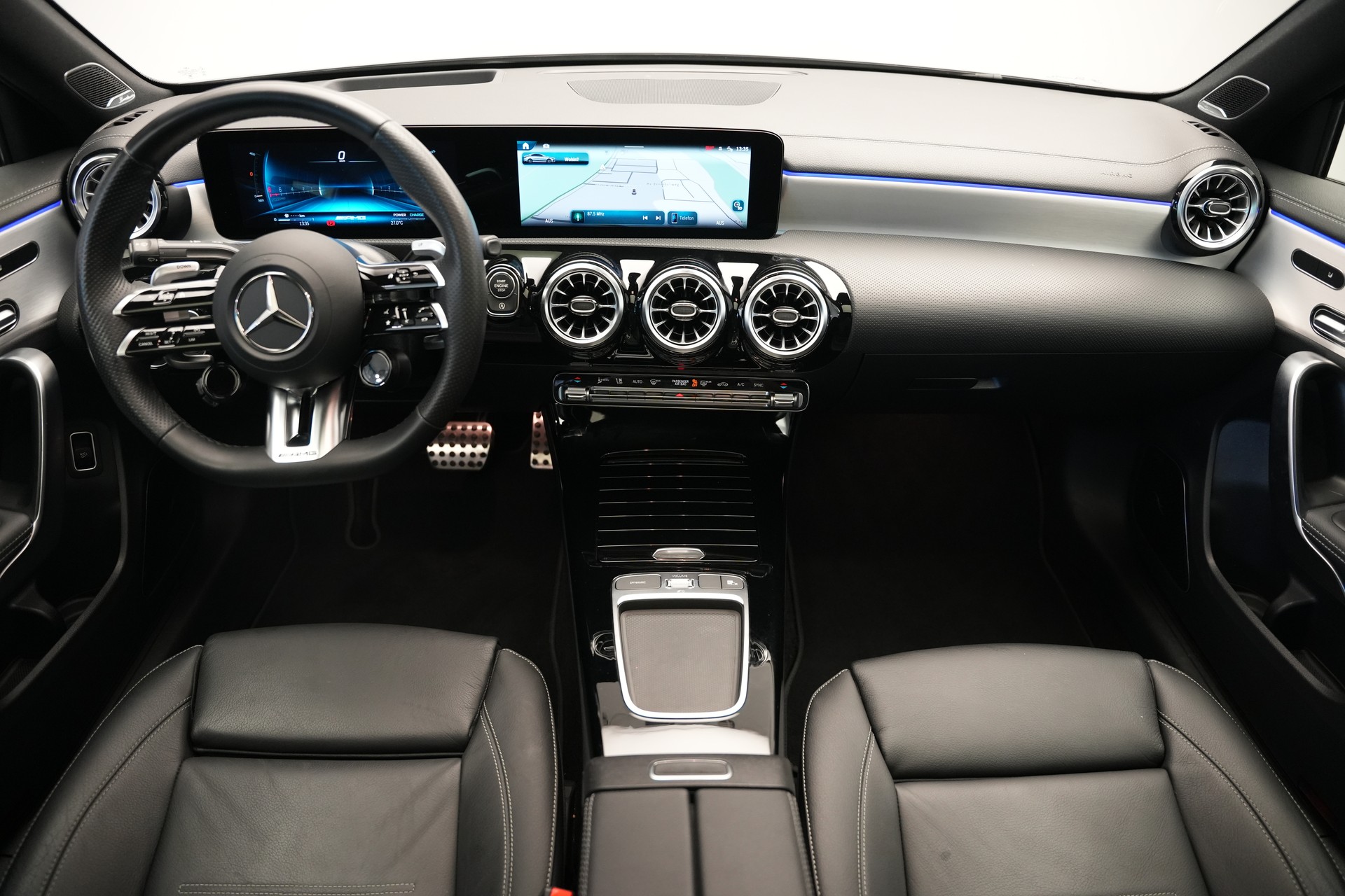MERCEDES-BENZ A AMG 35 4Matic+ 8G-DCT *CH-Fahrzeug* *Panorama* *HuD* *Burmester*-image-9