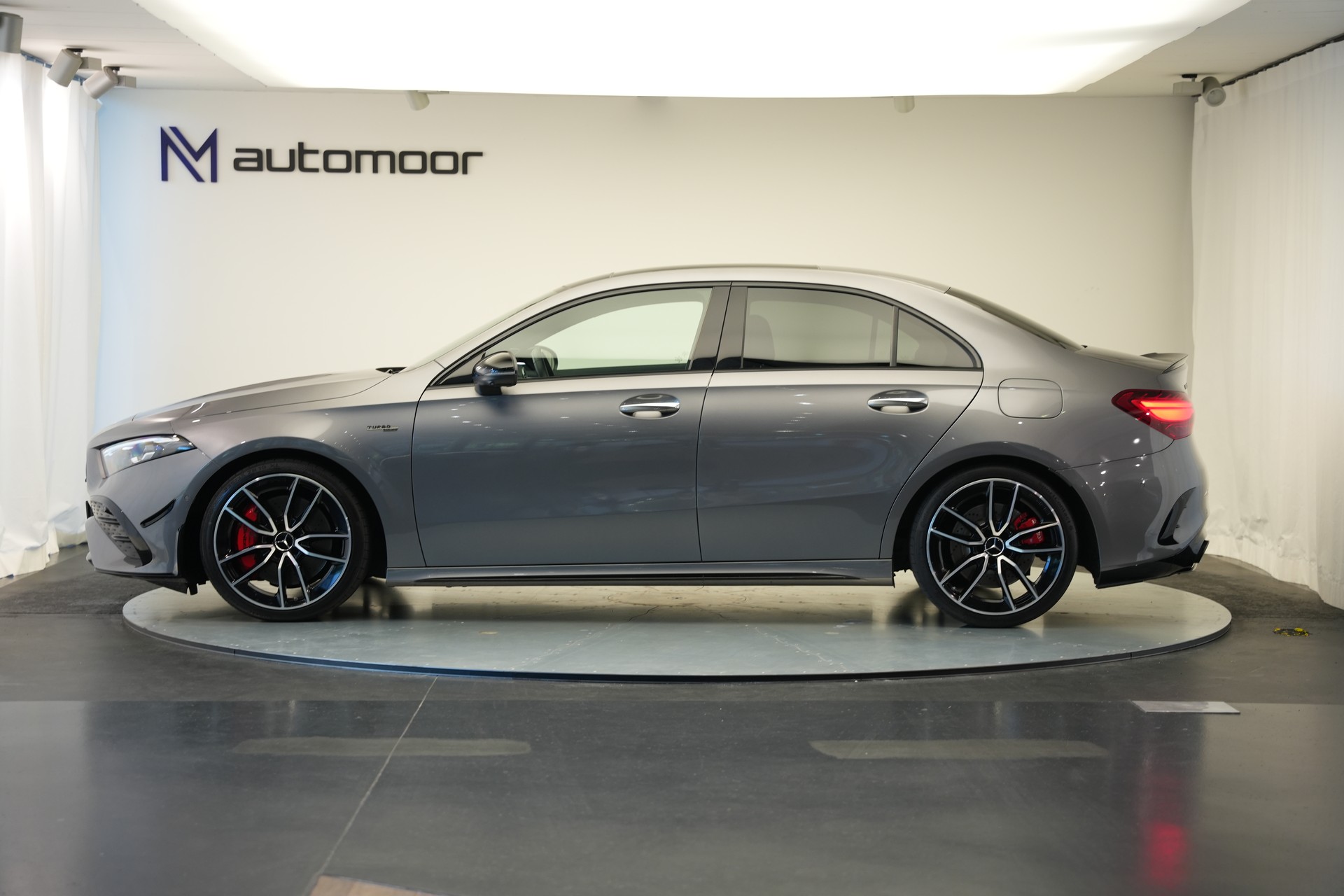 MERCEDES-BENZ A AMG 35 4Matic+ 8G-DCT *CH-Fahrzeug* *Panorama* *HuD* *Burmester*-image-7