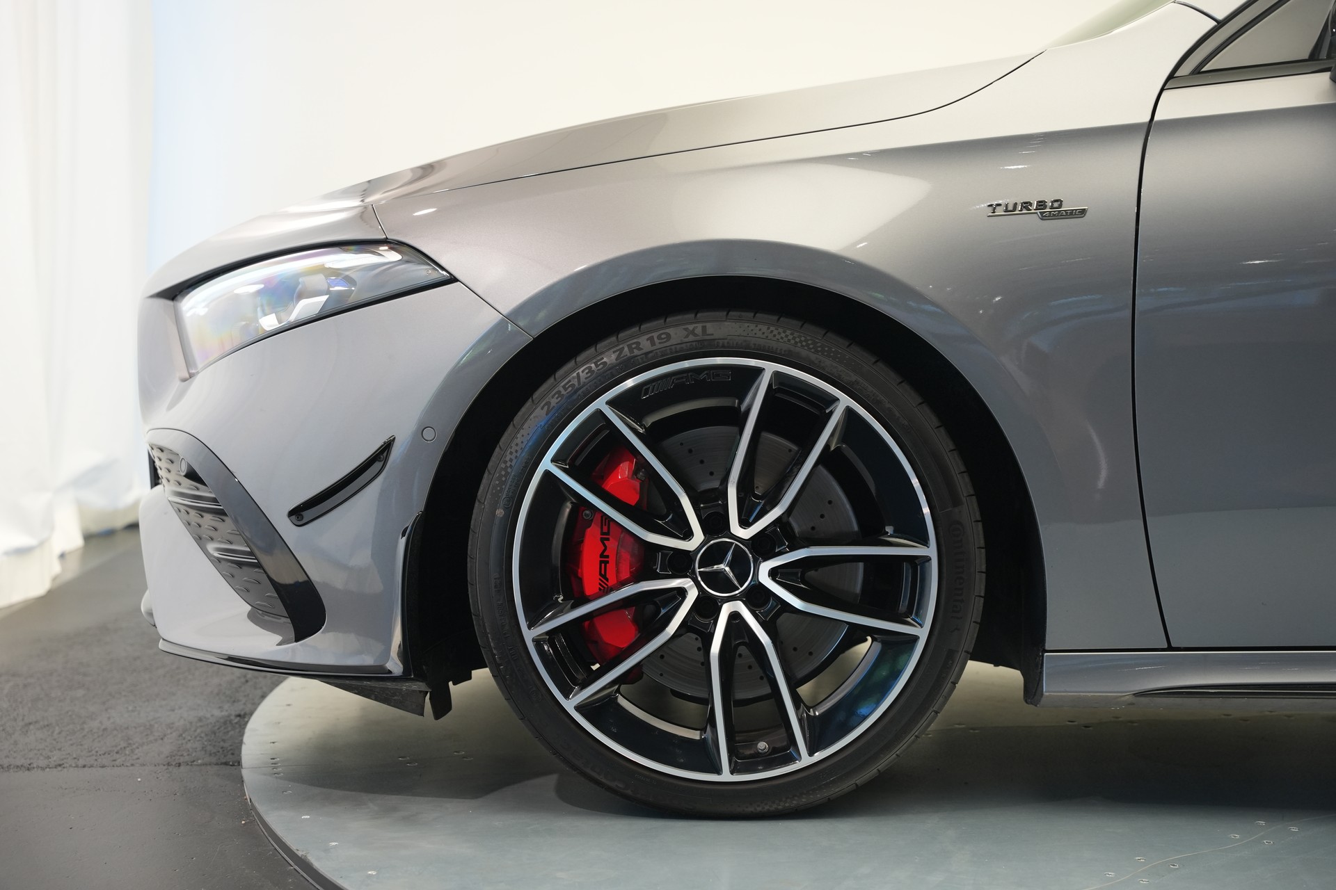 MERCEDES-BENZ A AMG 35 4Matic+ 8G-DCT *CH-Fahrzeug* *Panorama* *HuD* *Burmester*-image-44