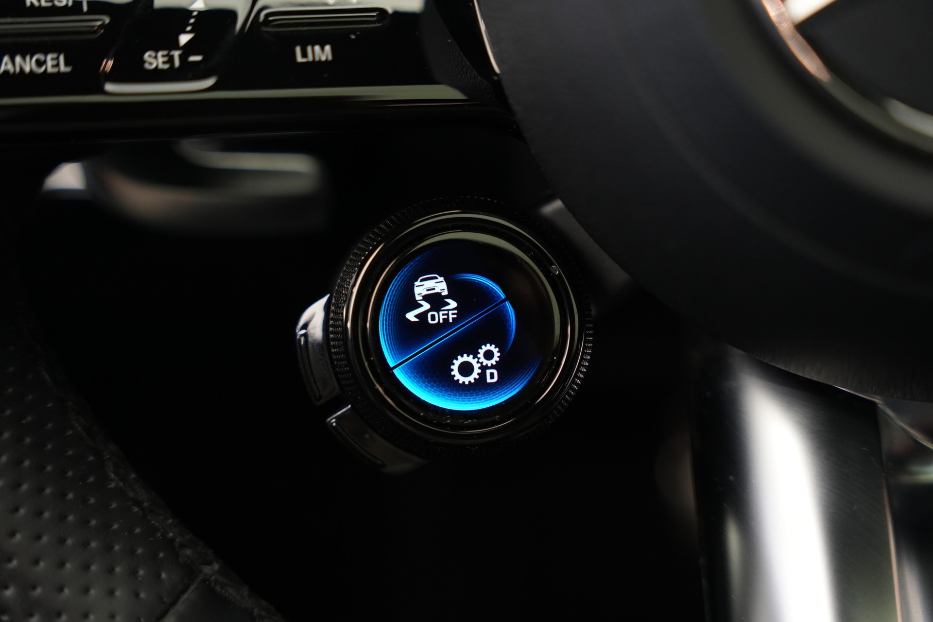 MERCEDES-BENZ A AMG 35 4Matic+ 8G-DCT *CH-Fahrzeug* *Panorama* *HuD* *Burmester*-image-29