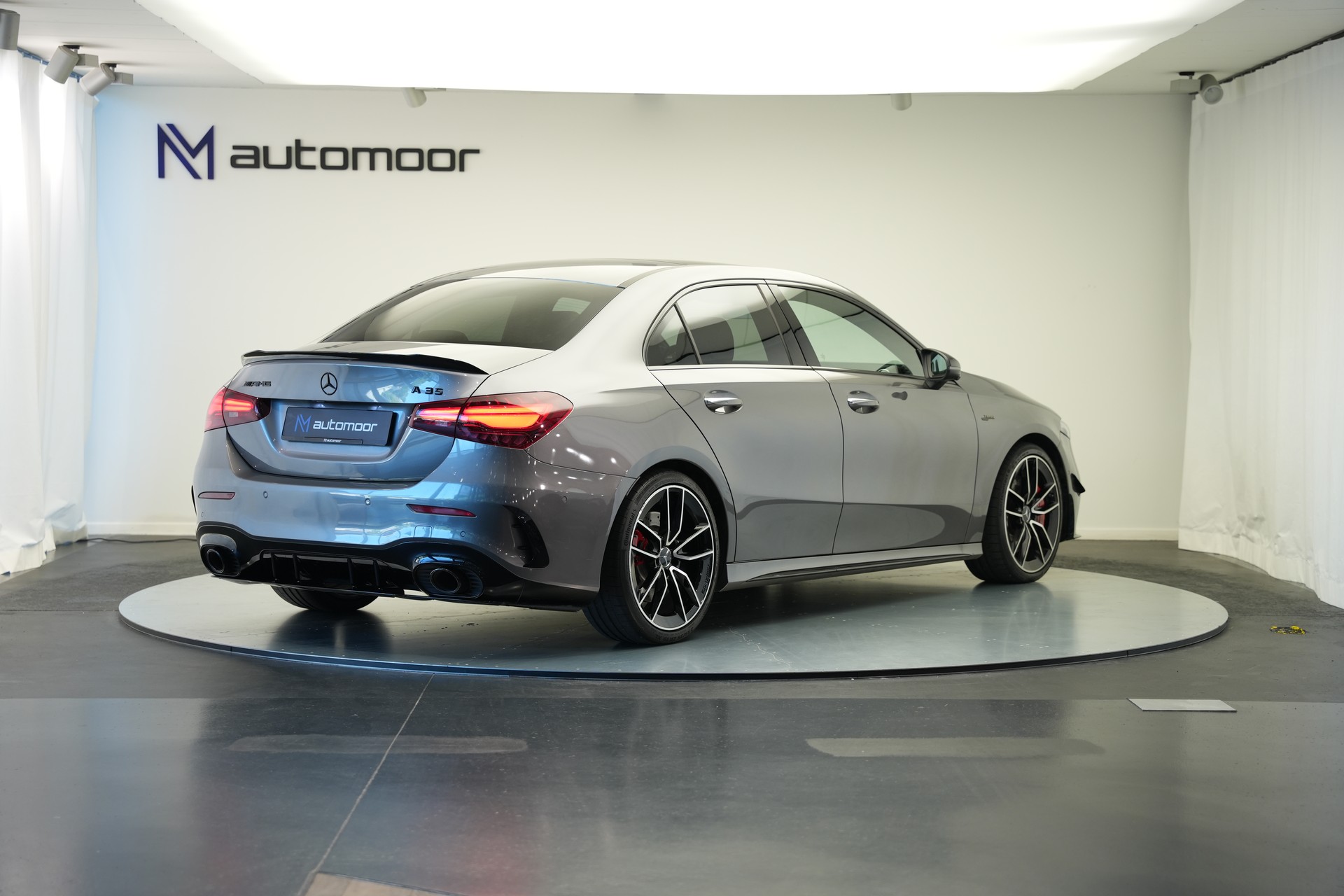 MERCEDES-BENZ A AMG 35 4Matic+ 8G-DCT *CH-Fahrzeug* *Panorama* *HuD* *Burmester*-image-4