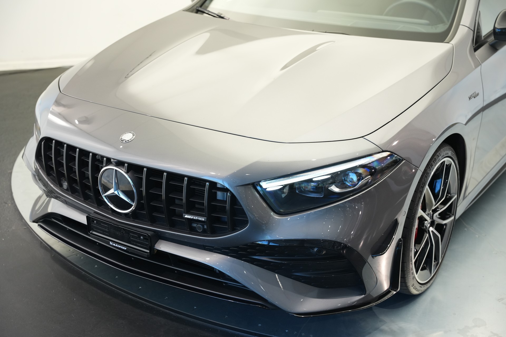 MERCEDES-BENZ A AMG 35 4Matic+ 8G-DCT *CH-Fahrzeug* *Panorama* *HuD* *Burmester*-image-45
