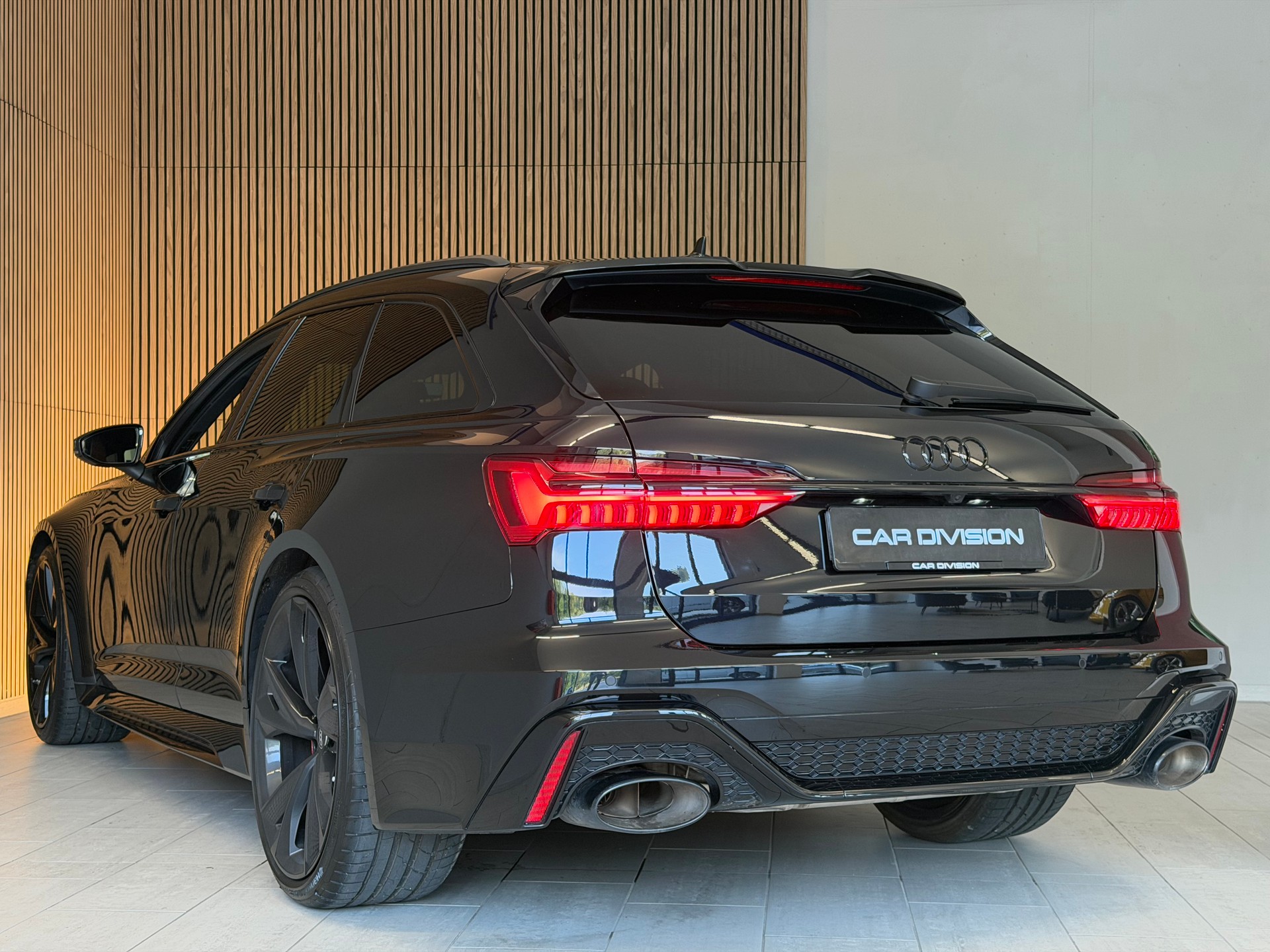 AUDI RS6 Avant 4.0 TFSI V8 quattro-image-9