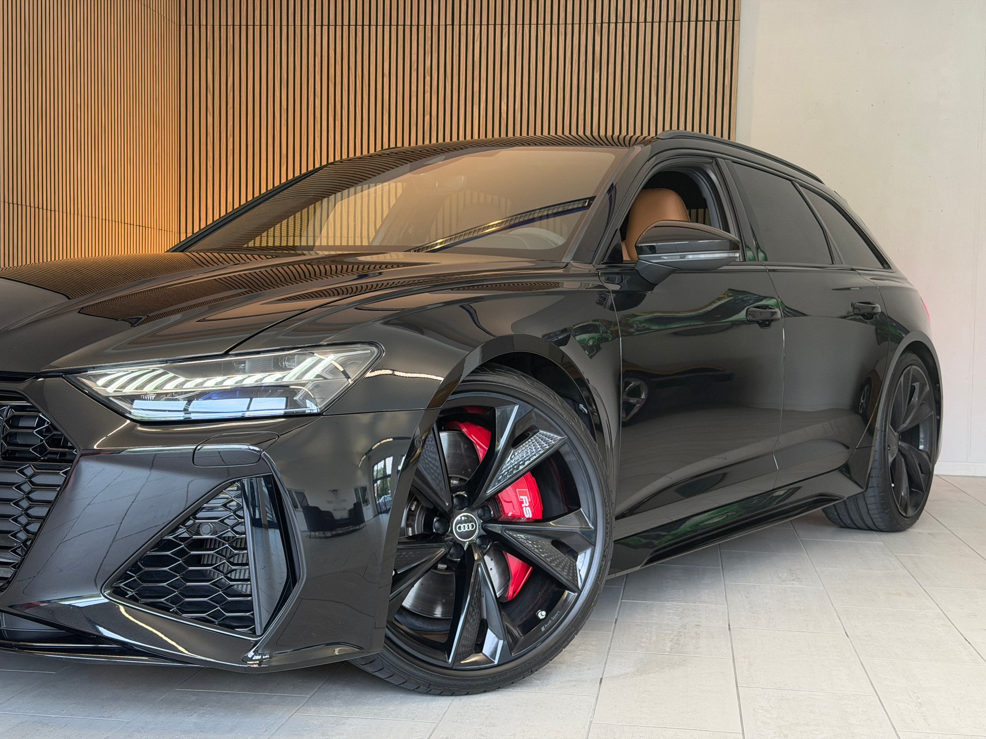 AUDI RS6 Avant 4.0 TFSI V8 quattro-image-2