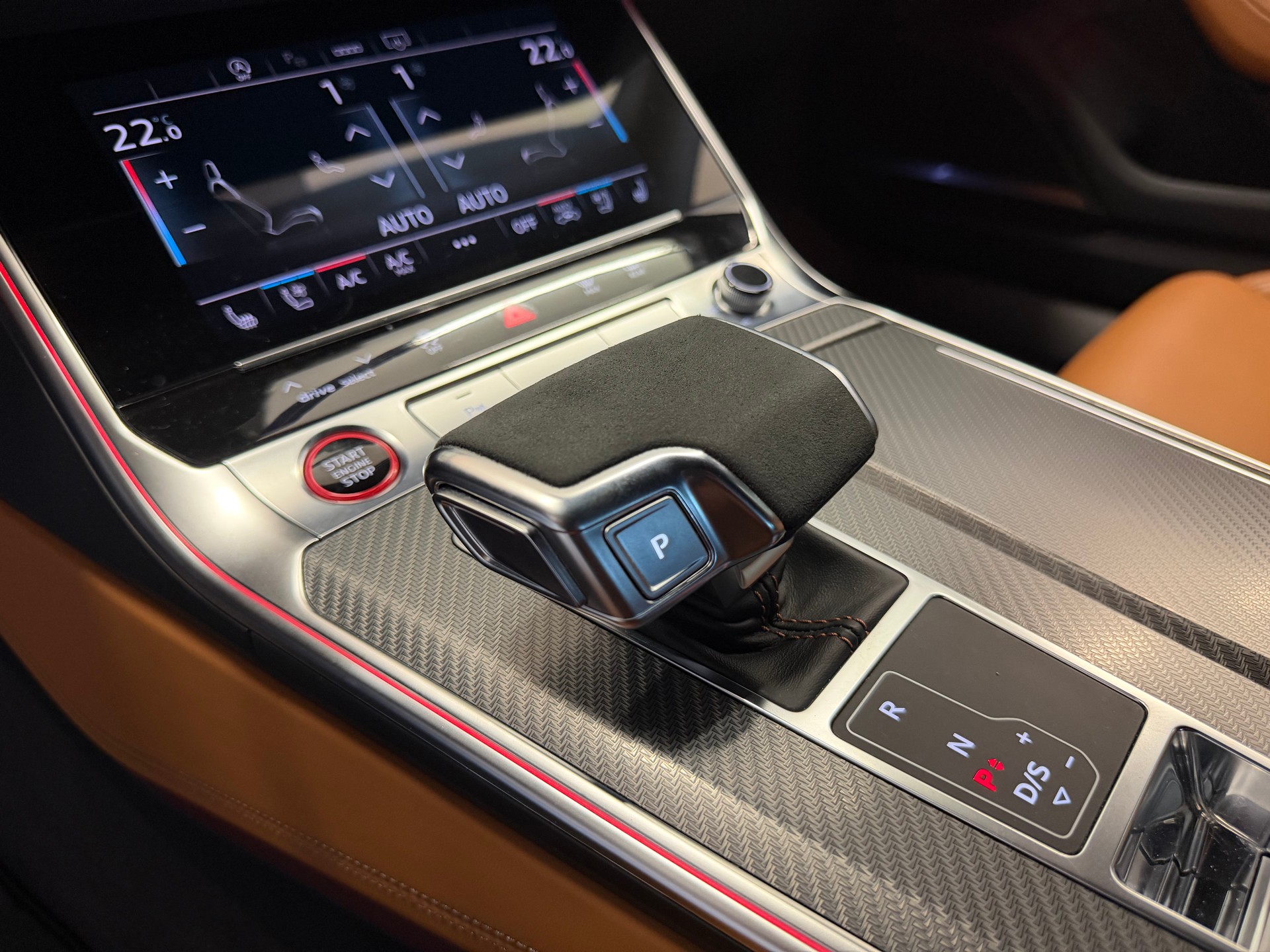AUDI RS6 Avant 4.0 TFSI V8 quattro-image-15