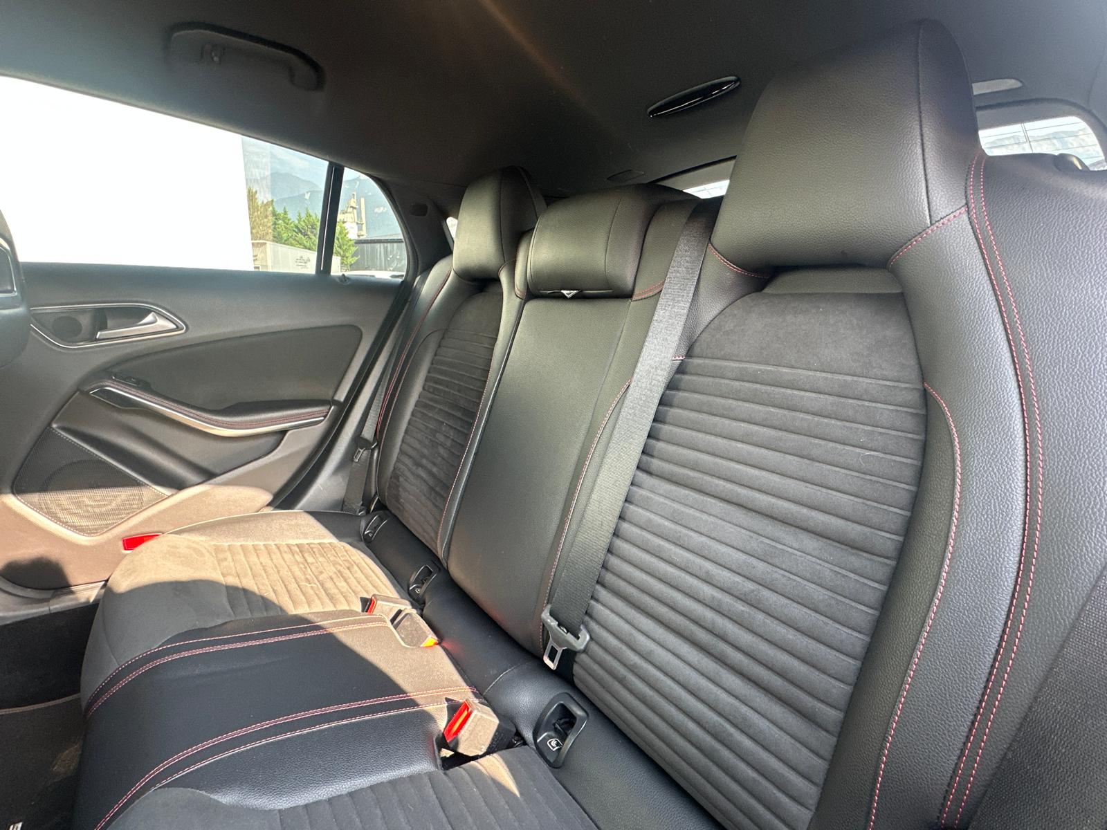 MERCEDES-BENZ CLA Shooting Br 200 d Swiss Star AMG Line 4M-image-10