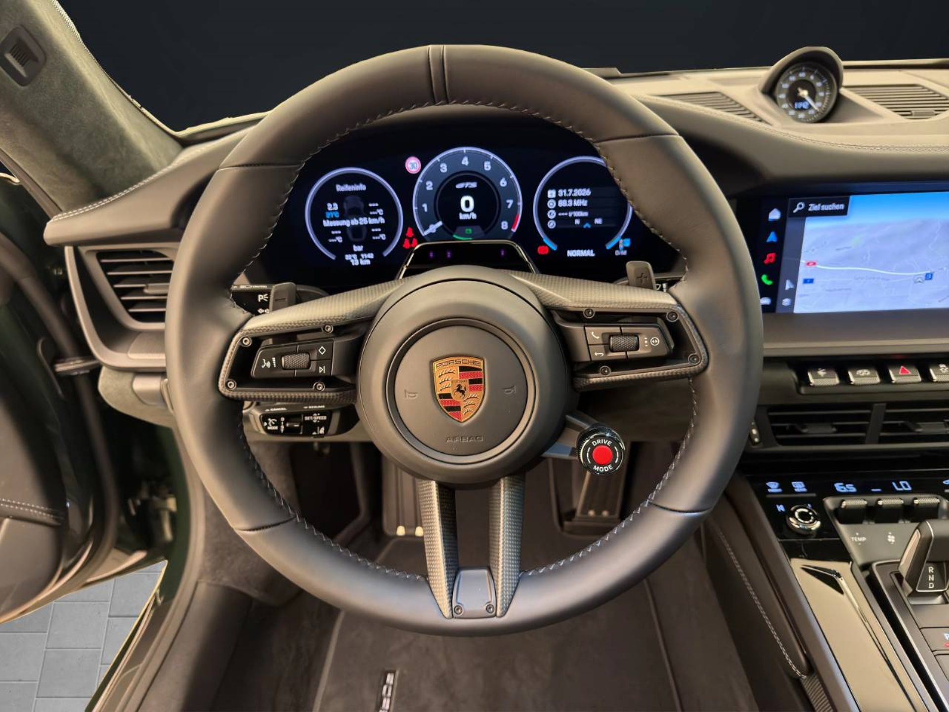 PORSCHE 911 Carrera 4 GTS-image-12