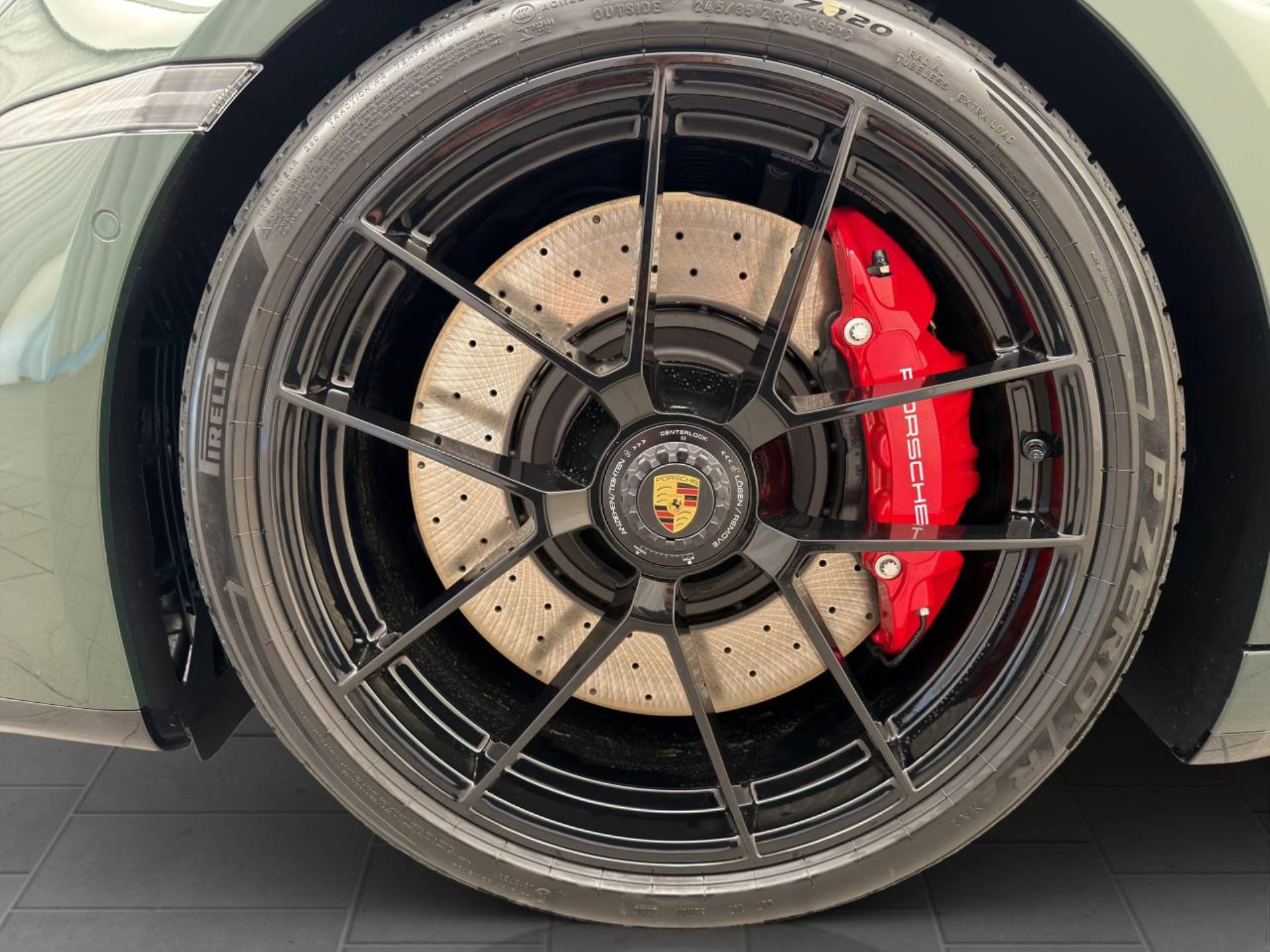 PORSCHE 911 Carrera 4 GTS-image-11