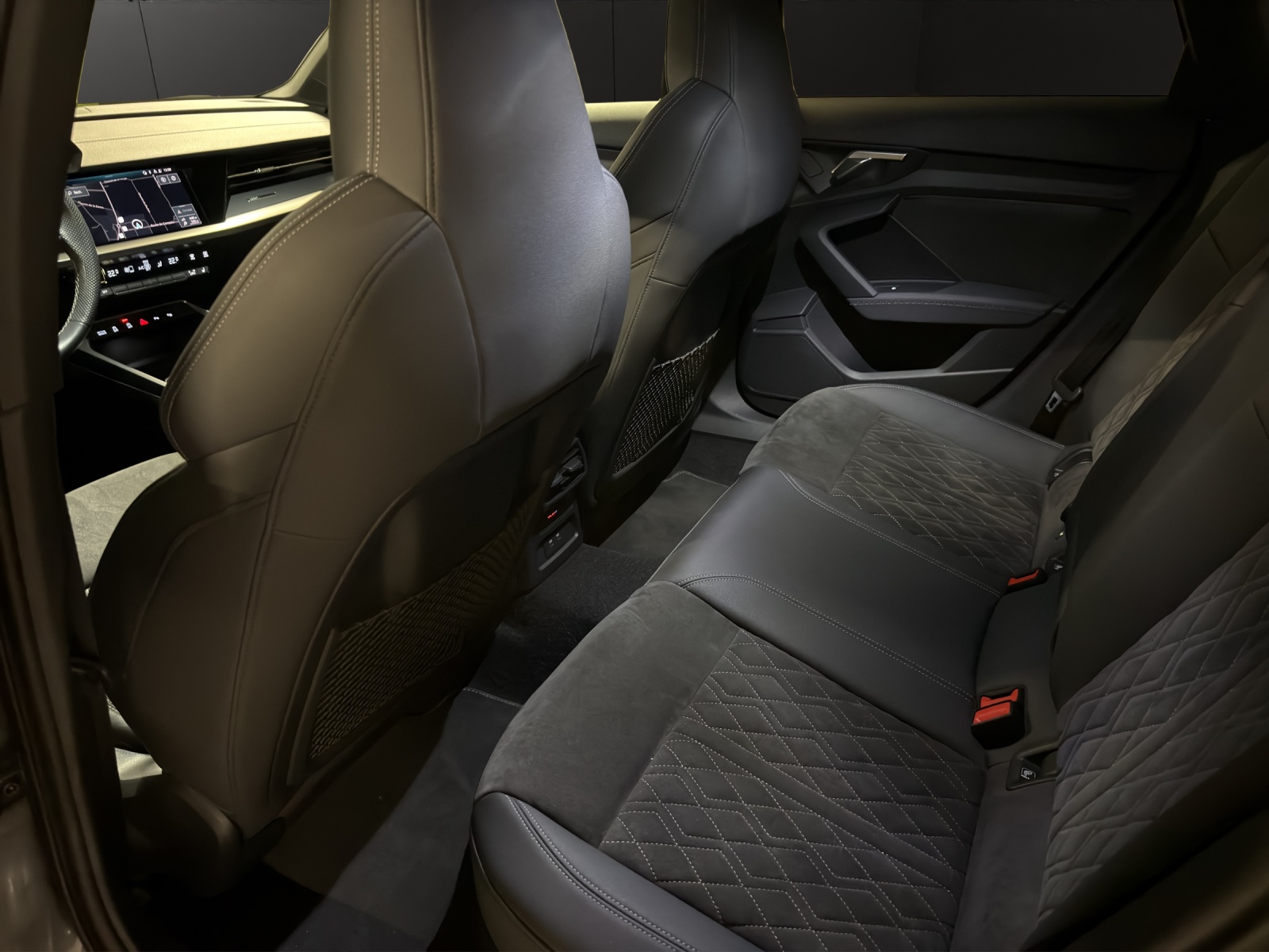 AUDI A3 Sportback 35 TFSI S line Attraction S-tronic-image-10