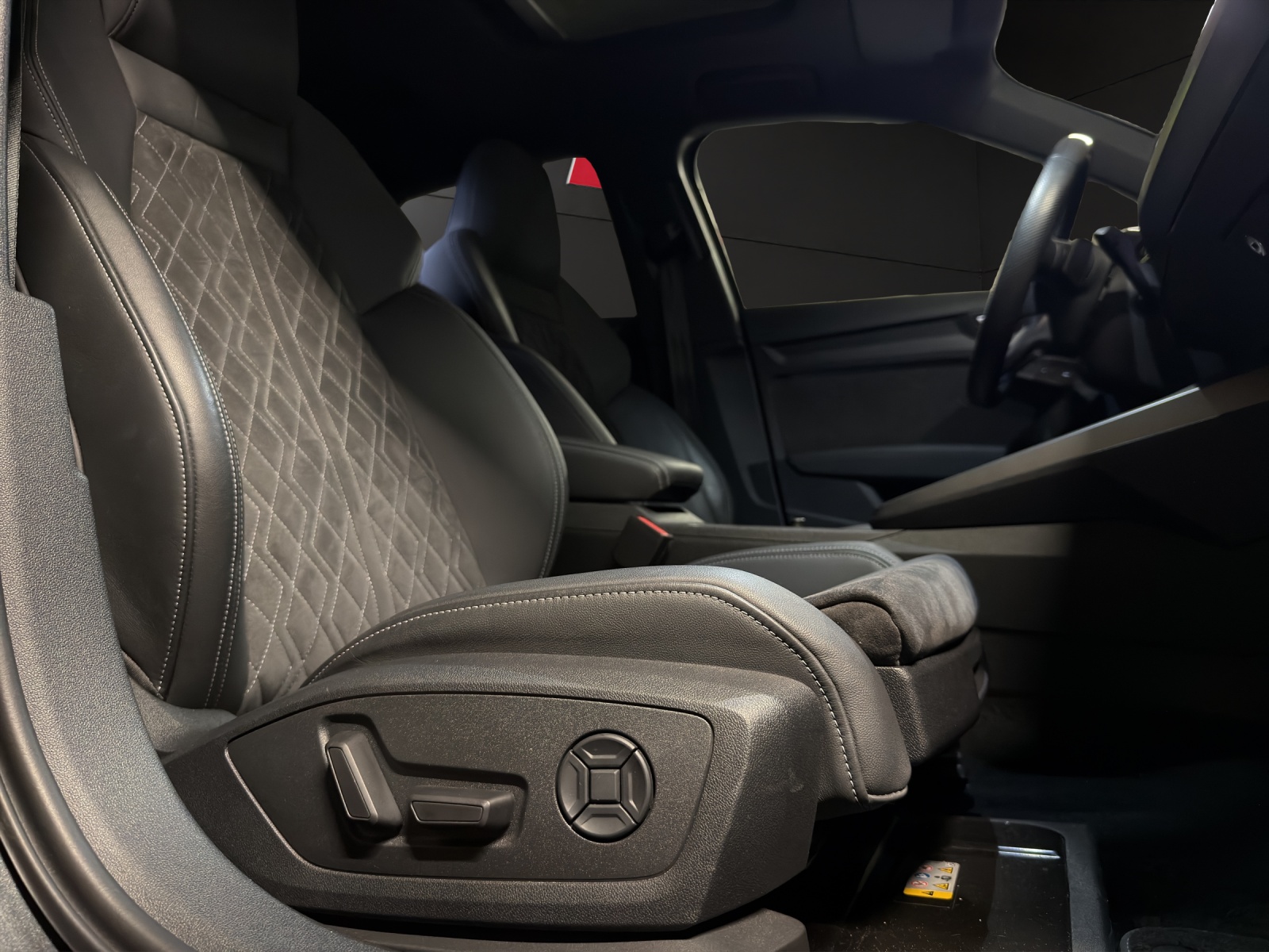 AUDI A3 Sportback 35 TFSI S line Attraction S-tronic-image-7