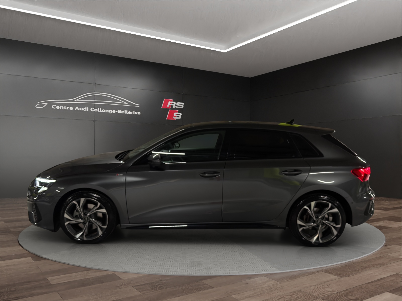 AUDI A3 Sportback 35 TFSI S line Attraction S-tronic-image-16