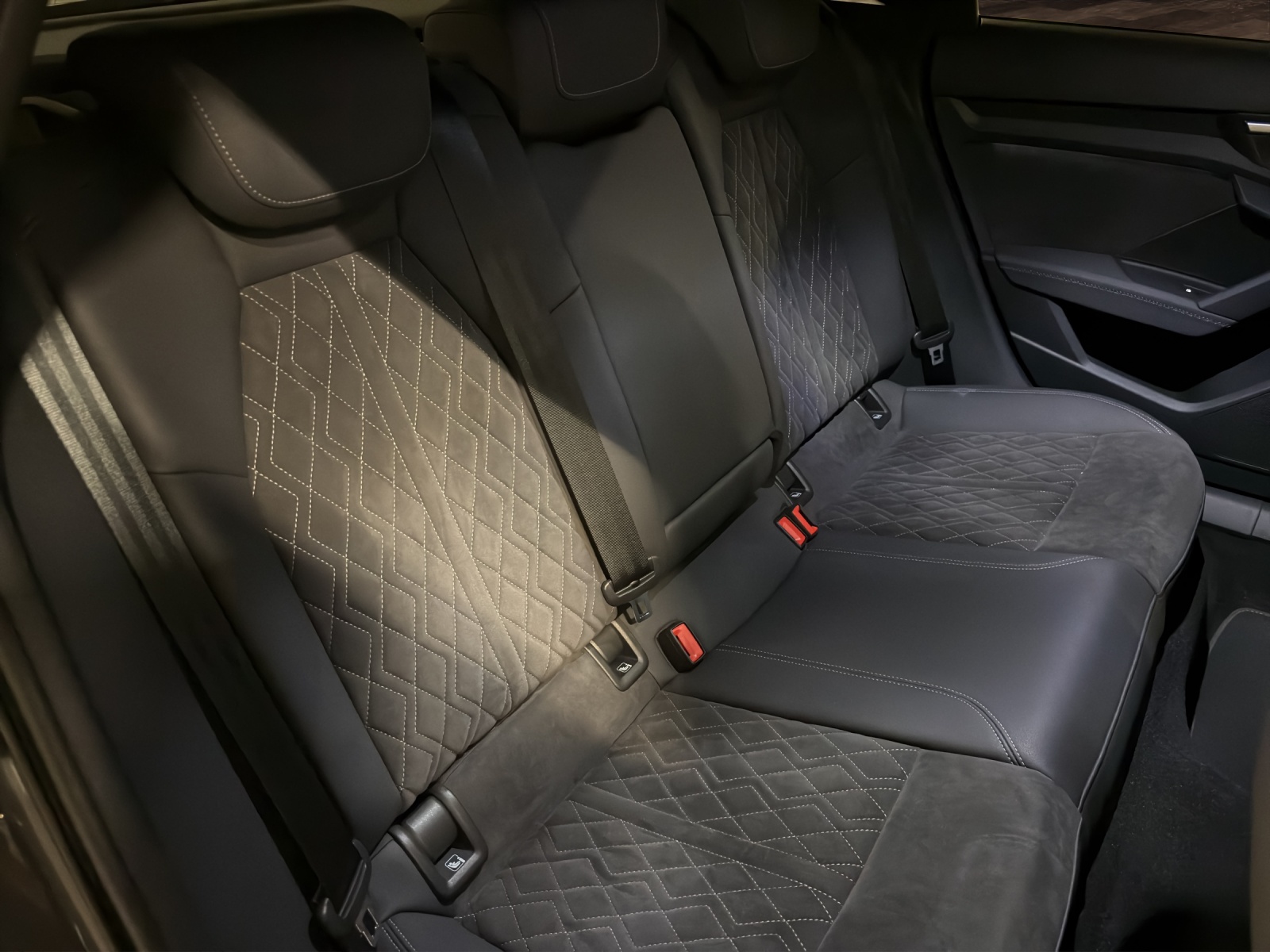 AUDI A3 Sportback 35 TFSI S line Attraction S-tronic-image-8